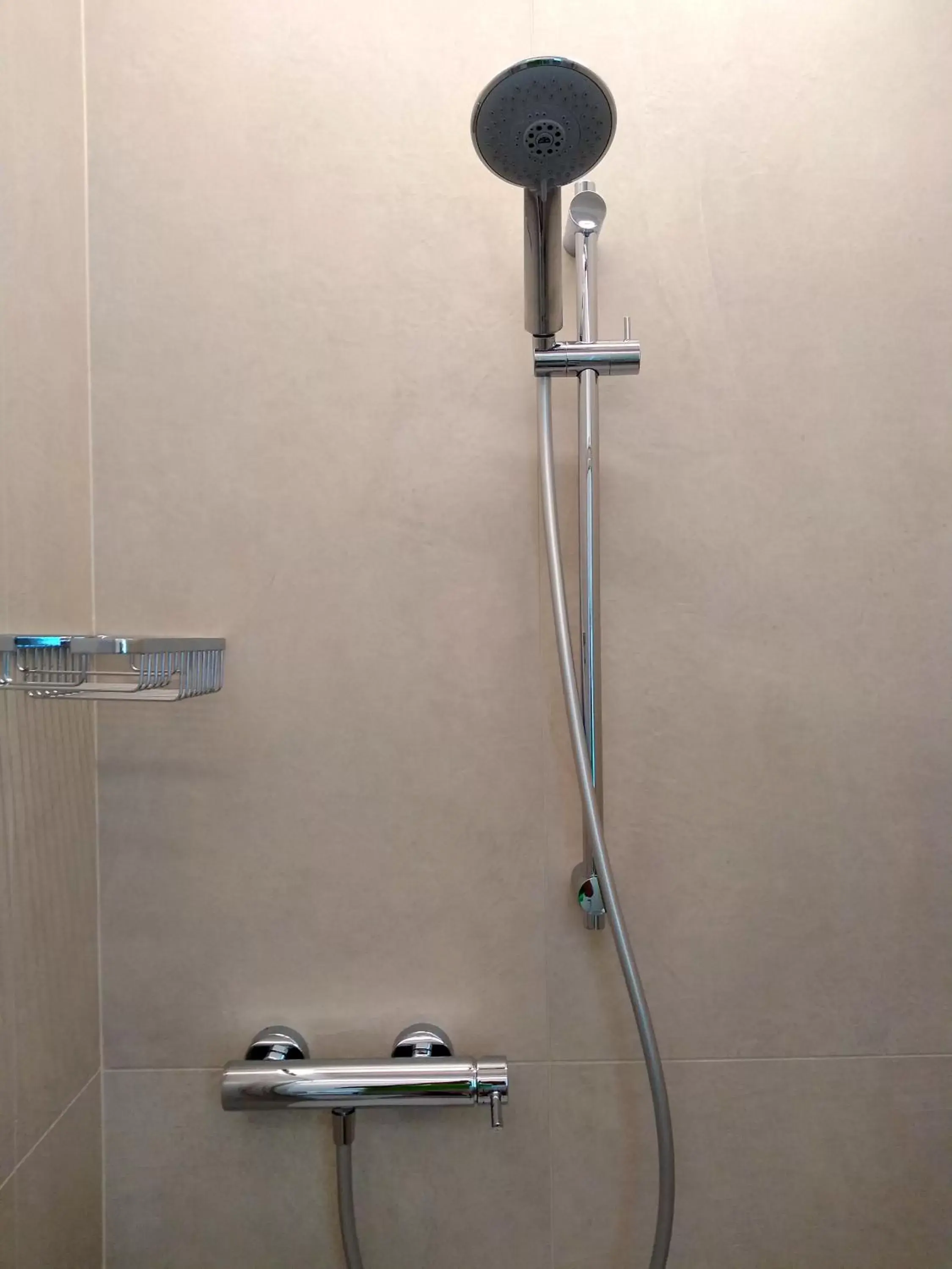 Shower, Bathroom in Le Mandragole B&B