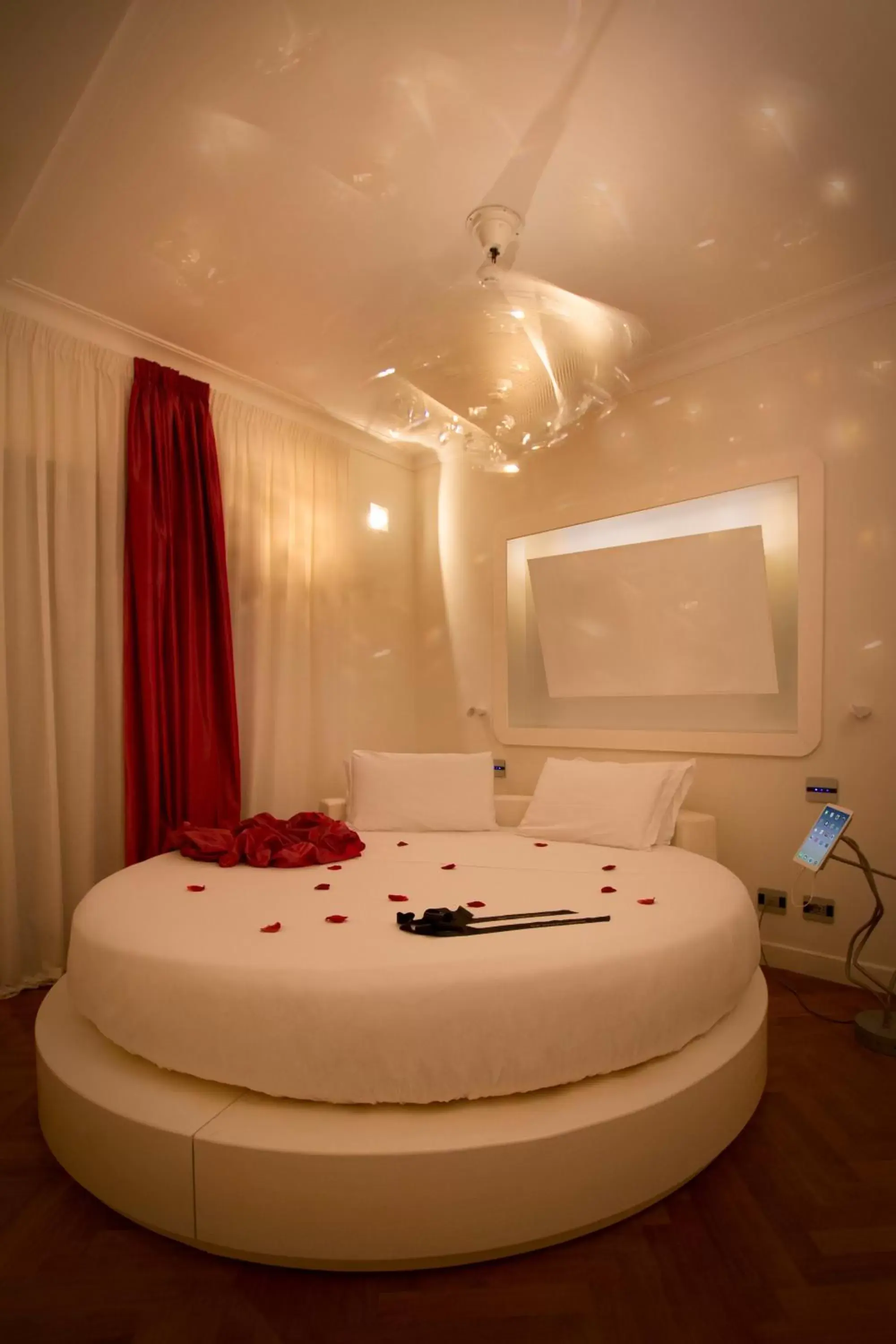 Bed, Bathroom in SuiteSistina for Brave Lovers