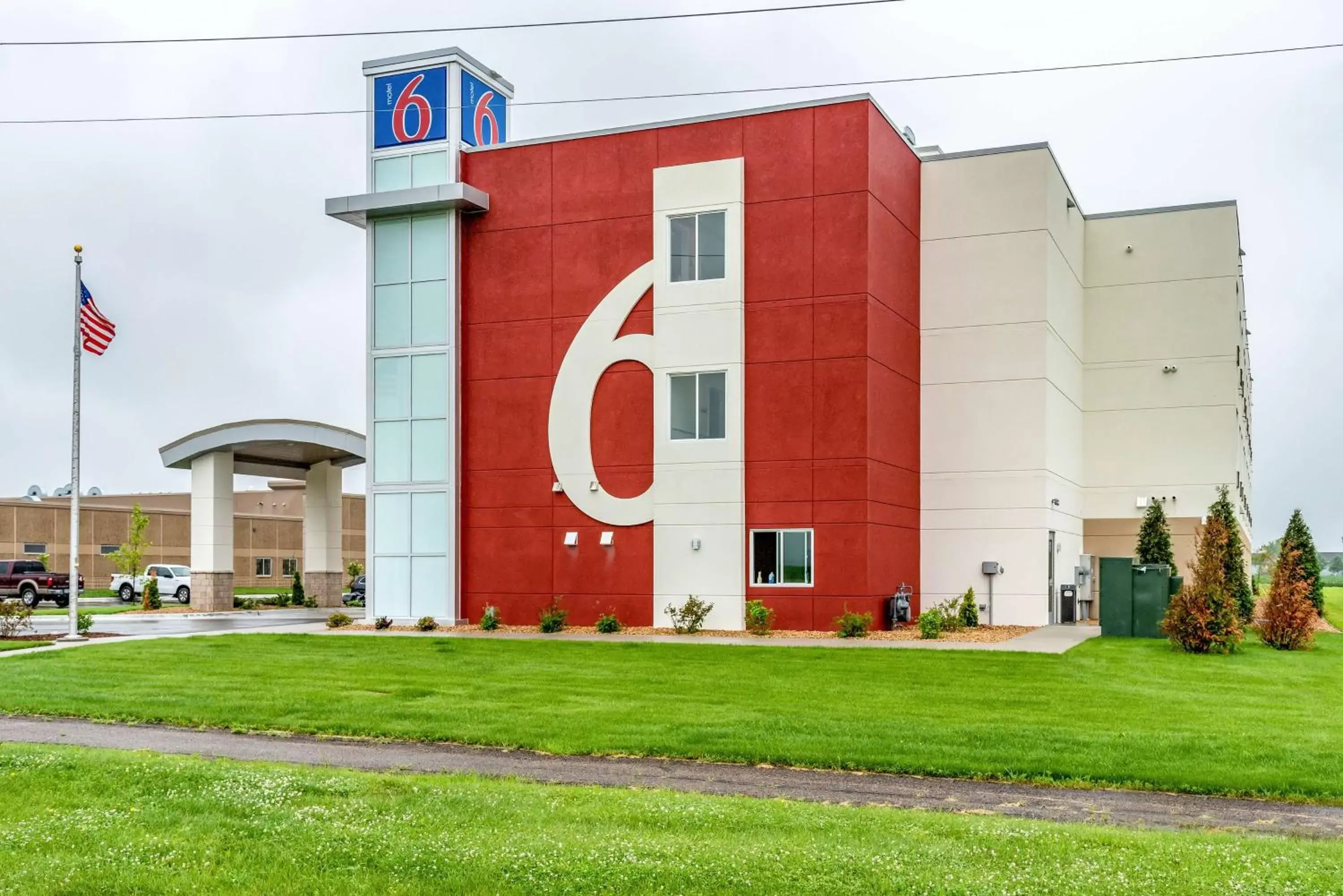 Property Building in Motel 6-Mankato, MN