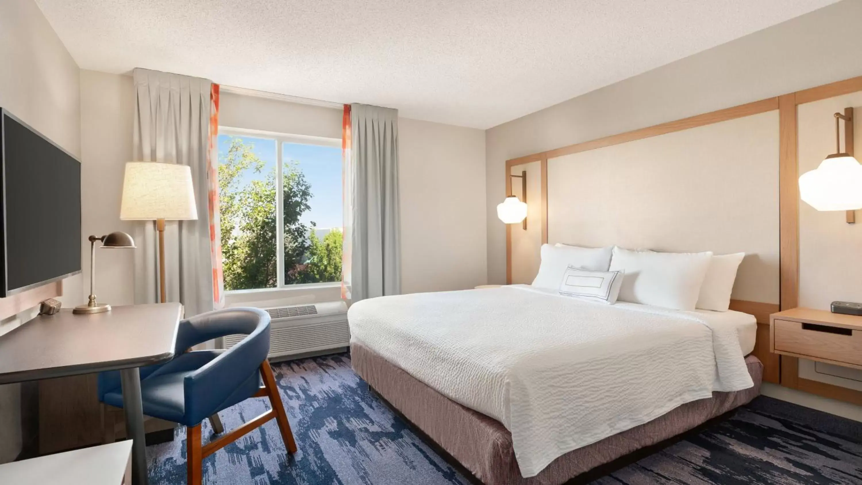 Bed in Fairfield Inn & Suites by Marriott Reno Sparks