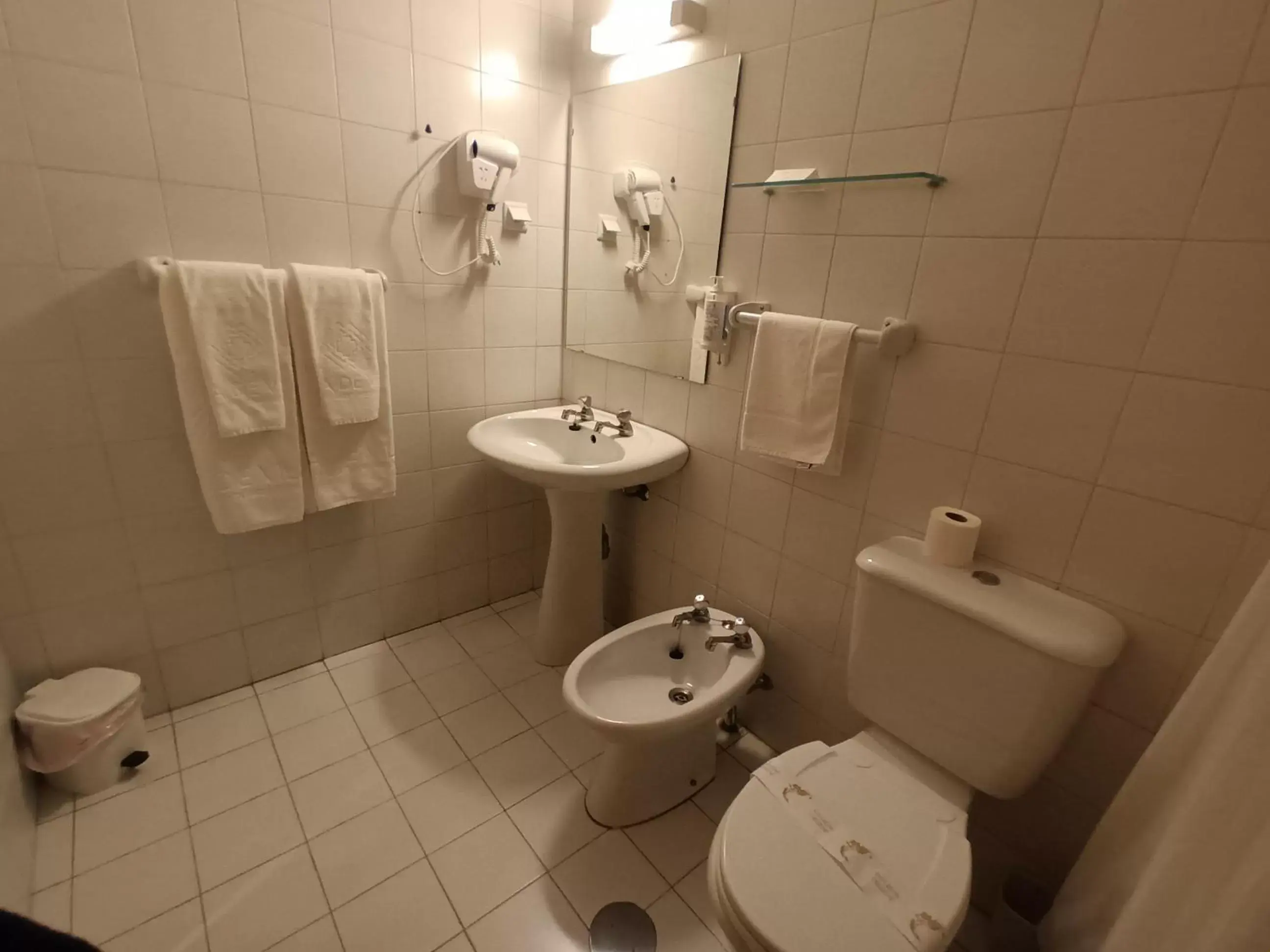 Bathroom in Vilar Oporto Hotel