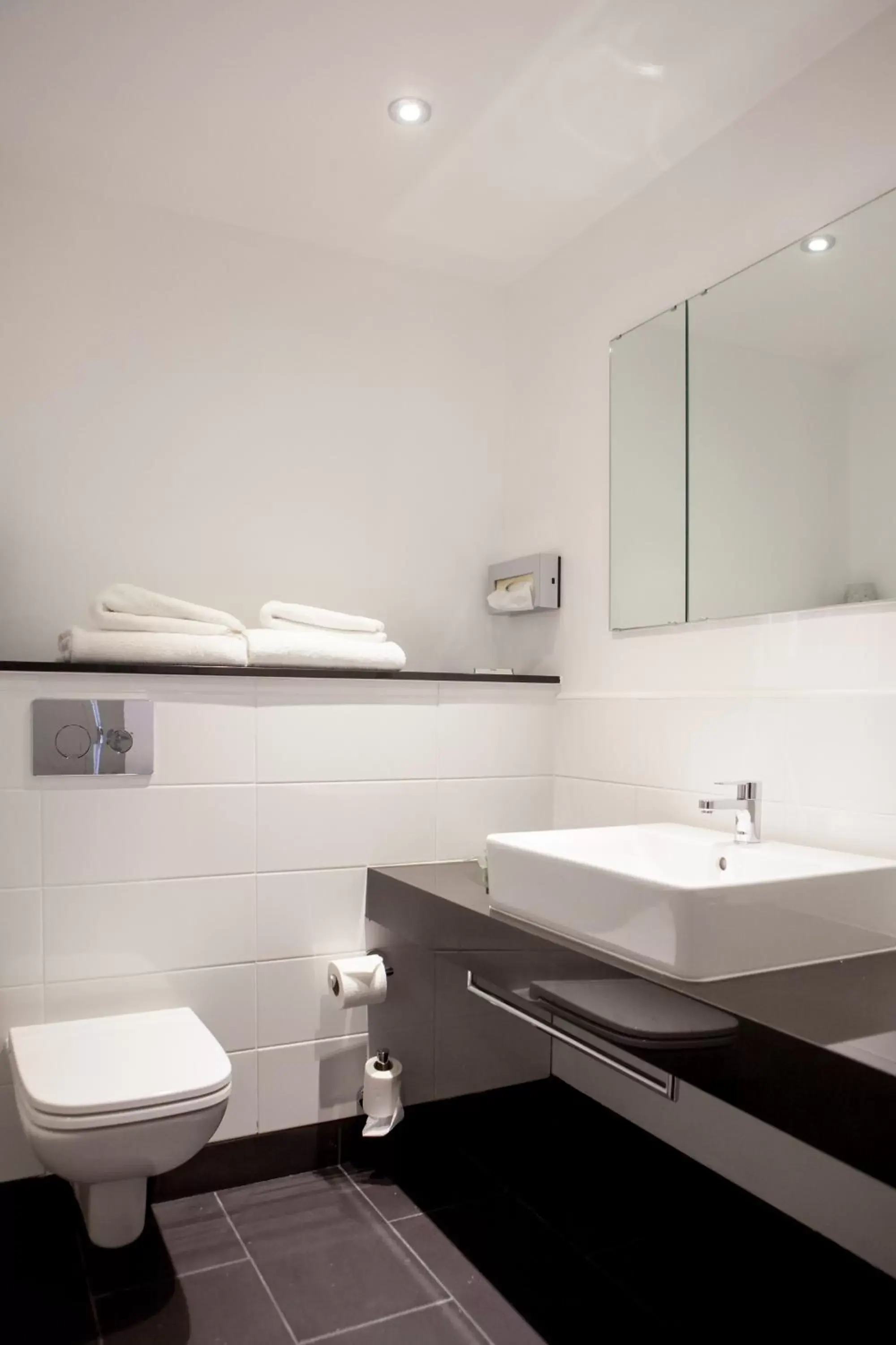 Bathroom in Holiday Inn Corby Kettering A43, an IHG Hotel