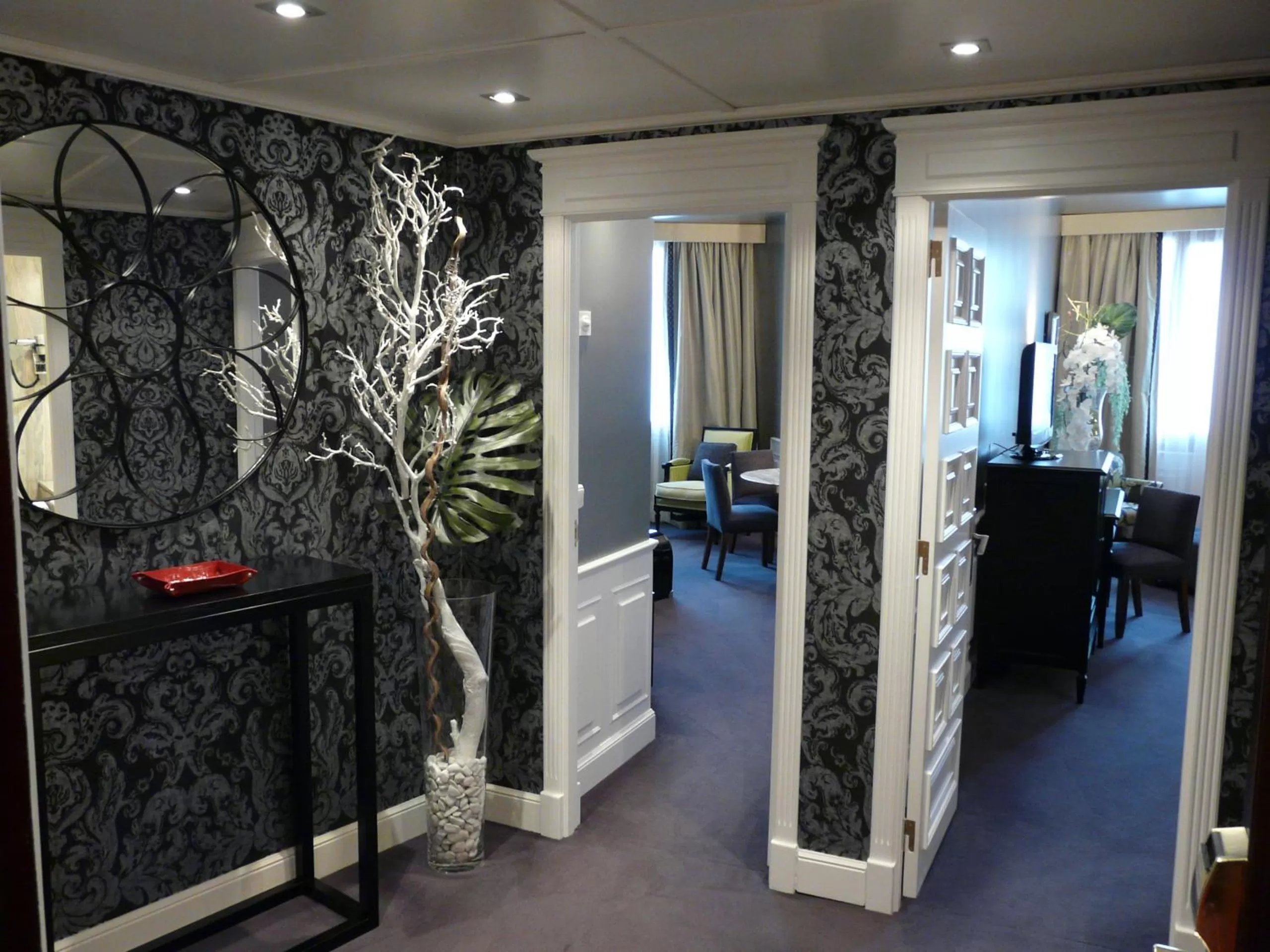 Photo of the whole room in Hotel Carlton