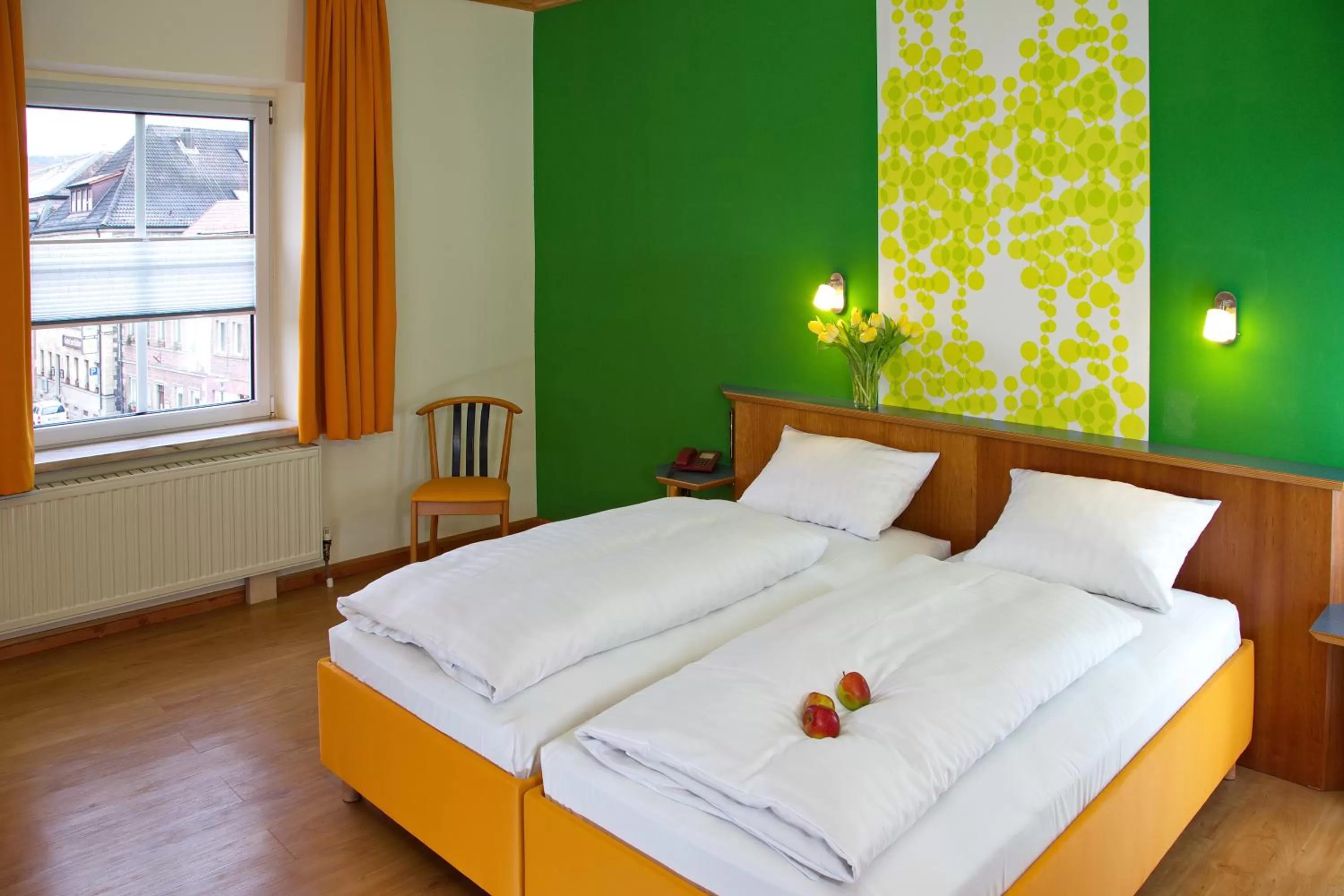 Bed in Stadtcafé Hotel garni
