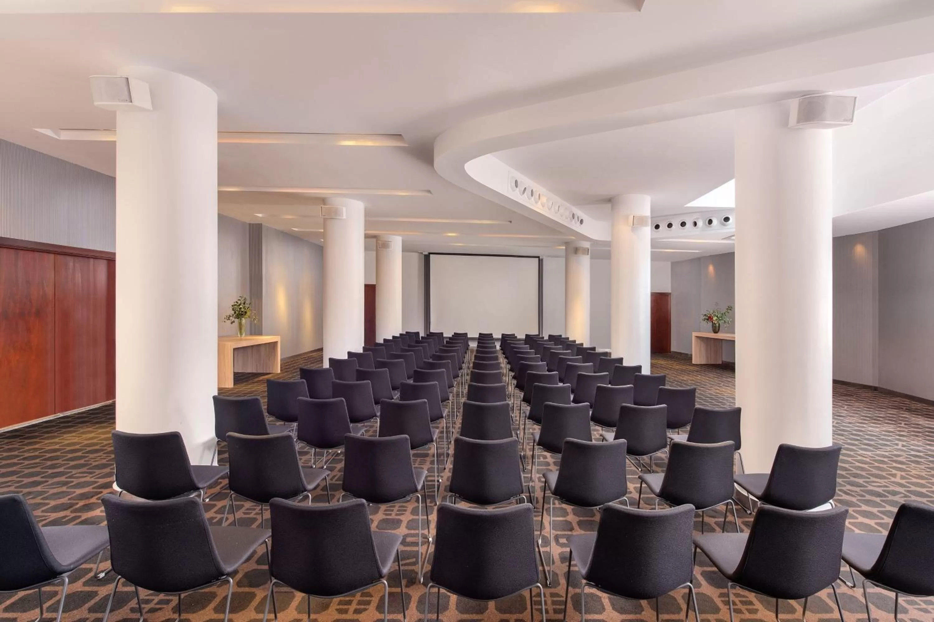 Meeting/conference room in Le Meridien Barcelona