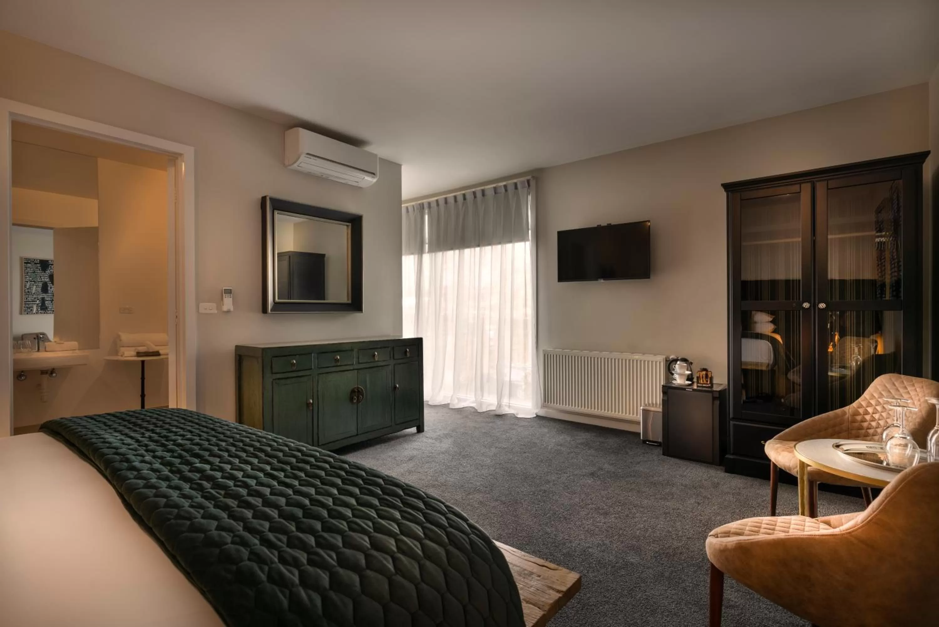 Bed in Hotel Frangos