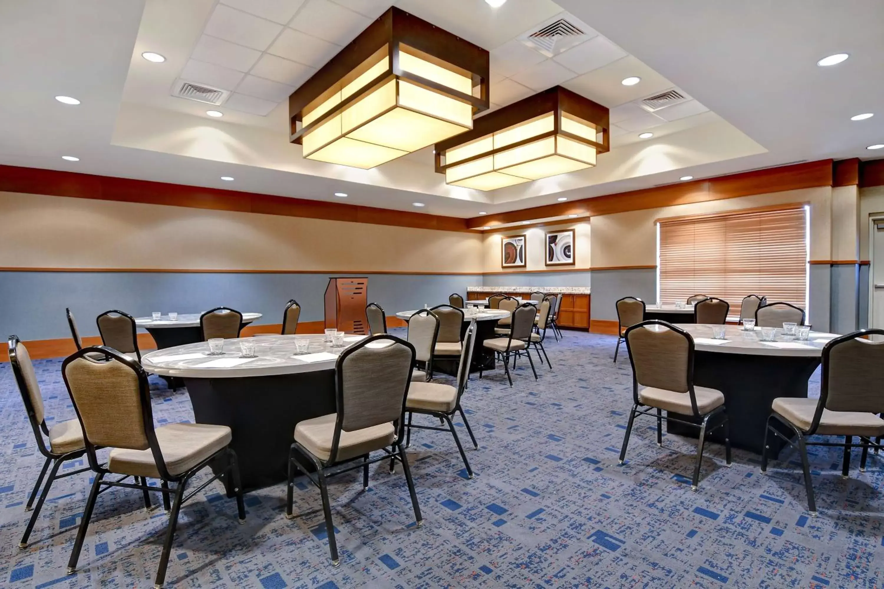 Meeting/conference room, Restaurant/Places to Eat in DoubleTree by Hilton Phoenix- Tempe