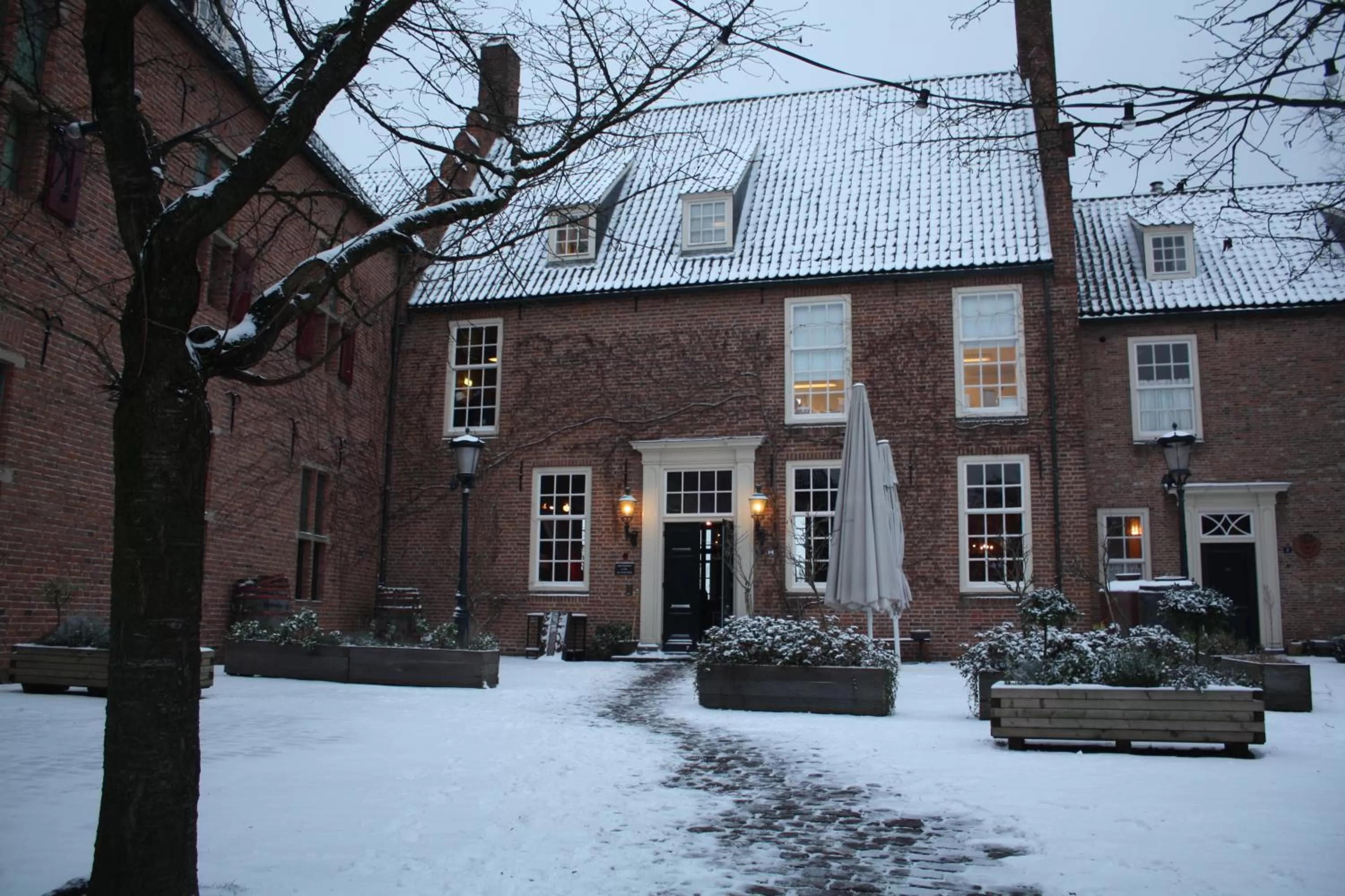 Facade/entrance, Winter in De Hemel De Kracht van Ambacht