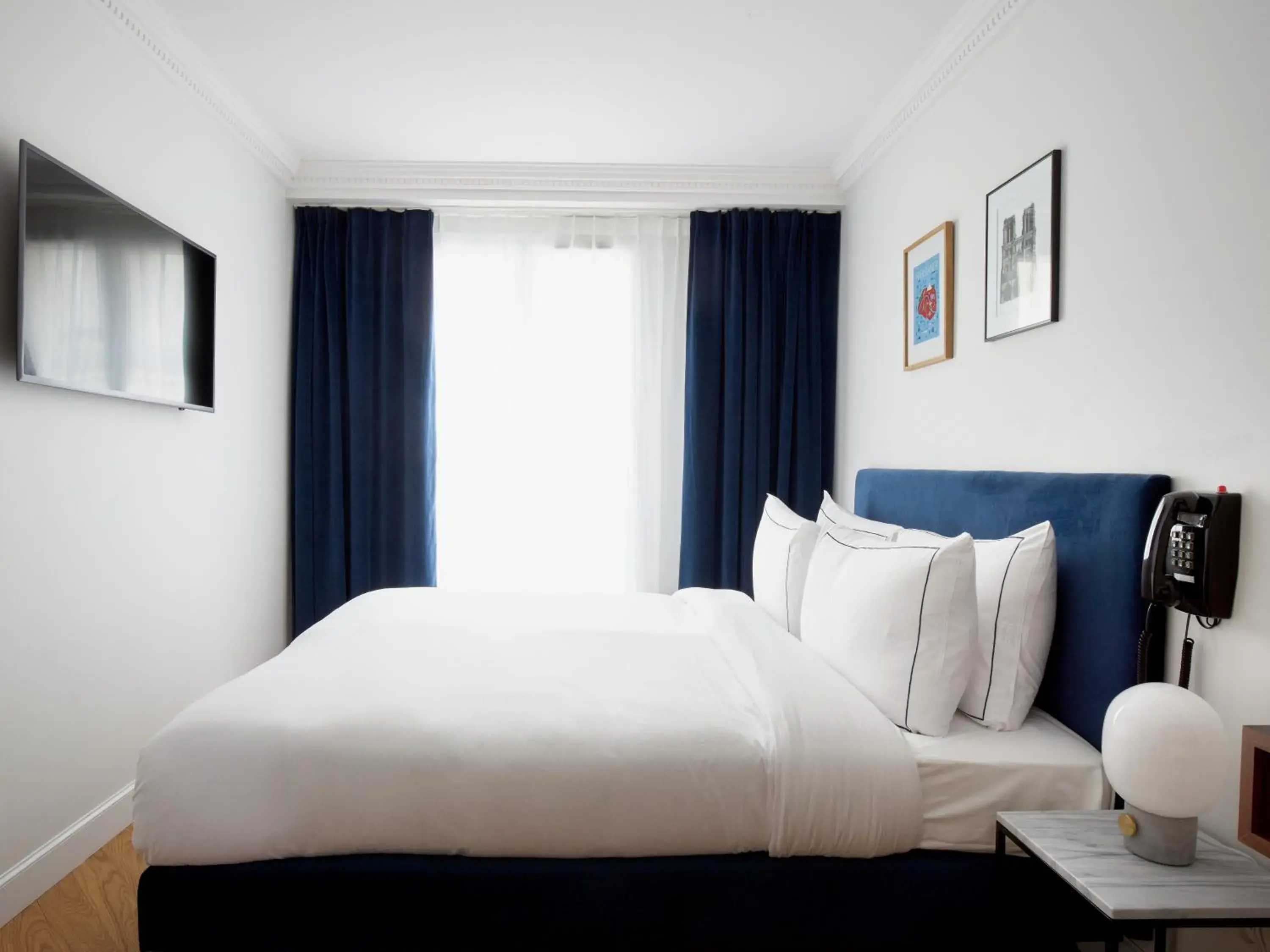 Staff, Bed in Hotel Rendez-Vous Batignolles
