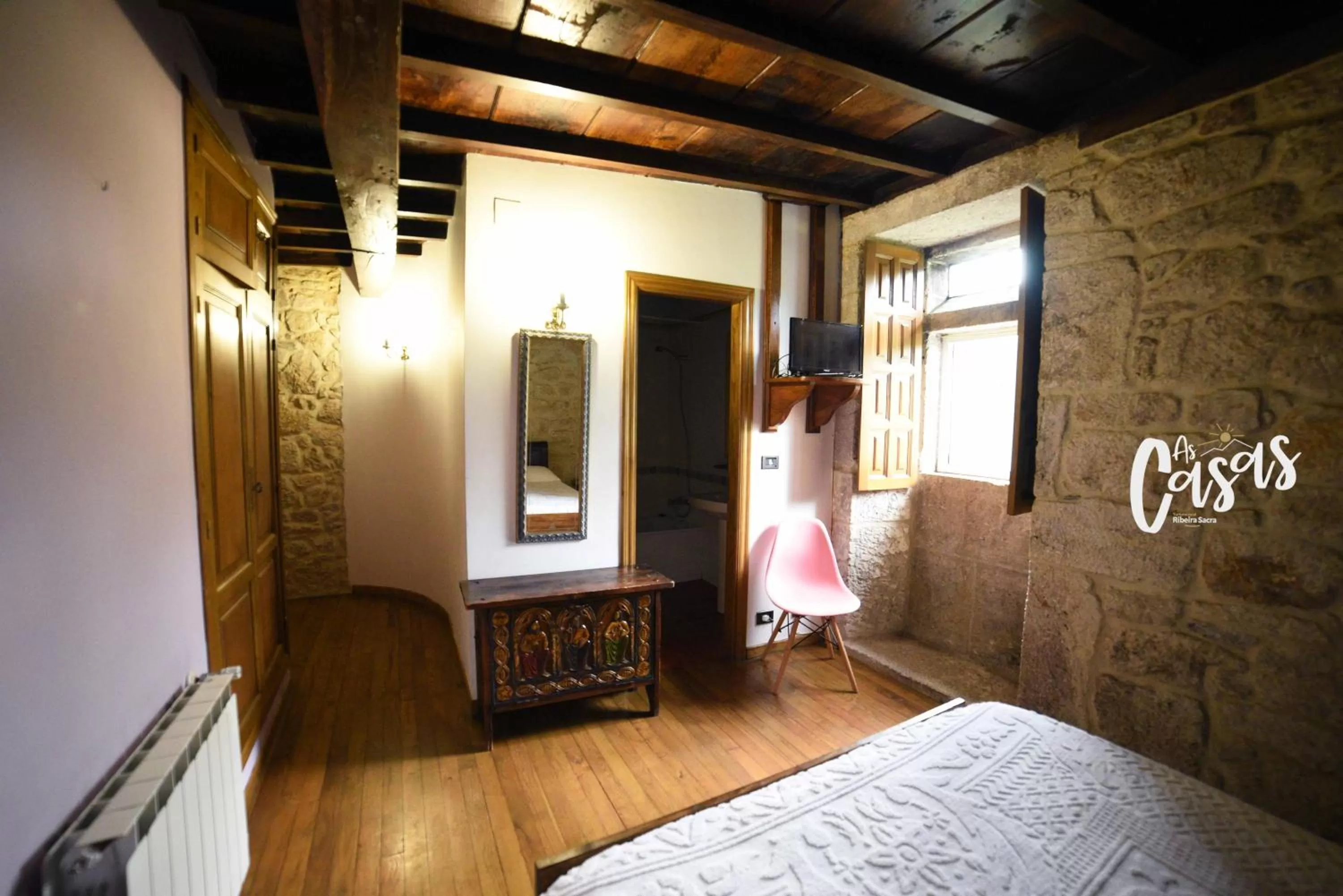 Photo of the whole room in As Casas Ribeira Sacra