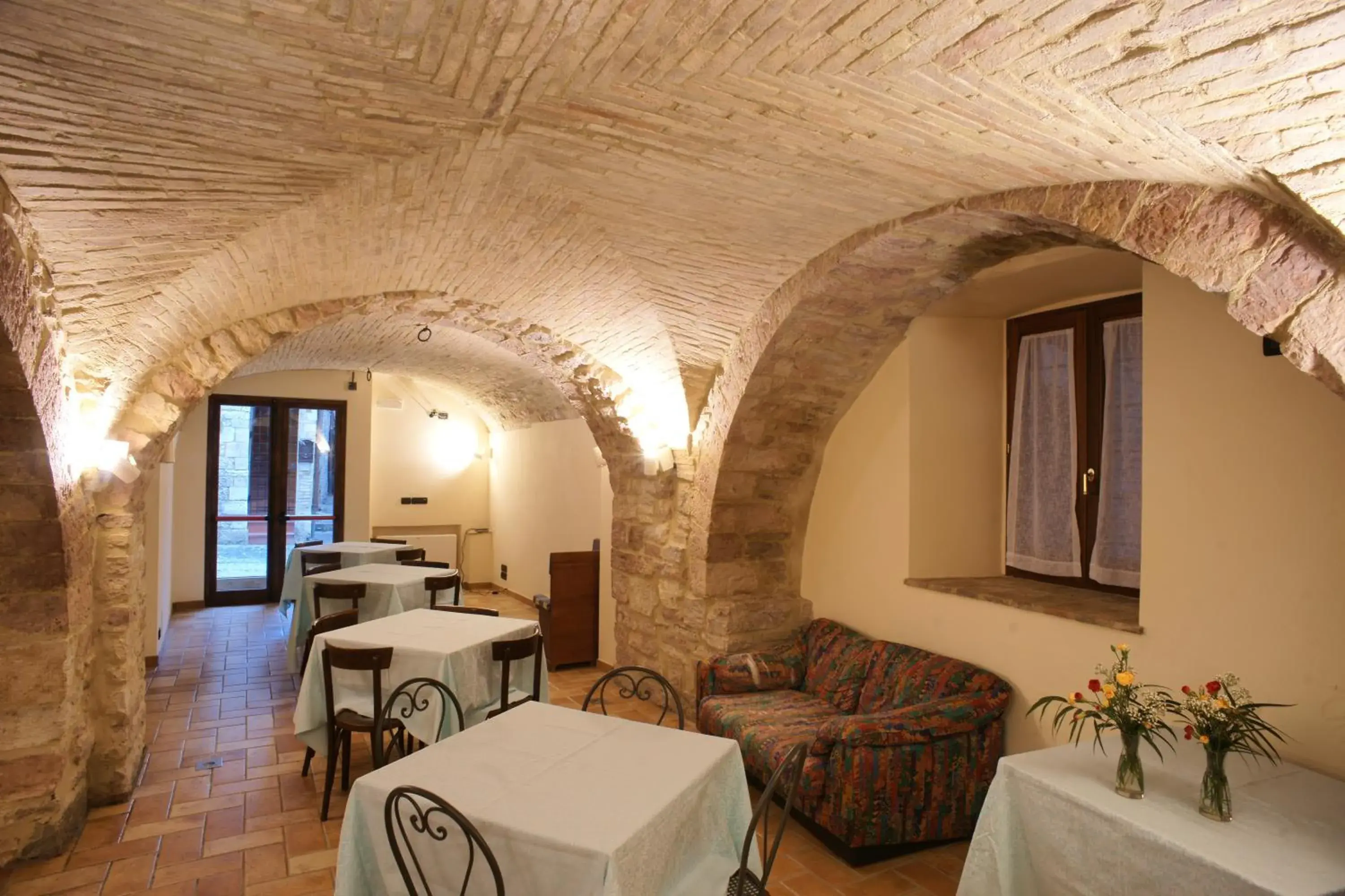 Restaurant/places to eat, Seating Area in Albergo La Rocca