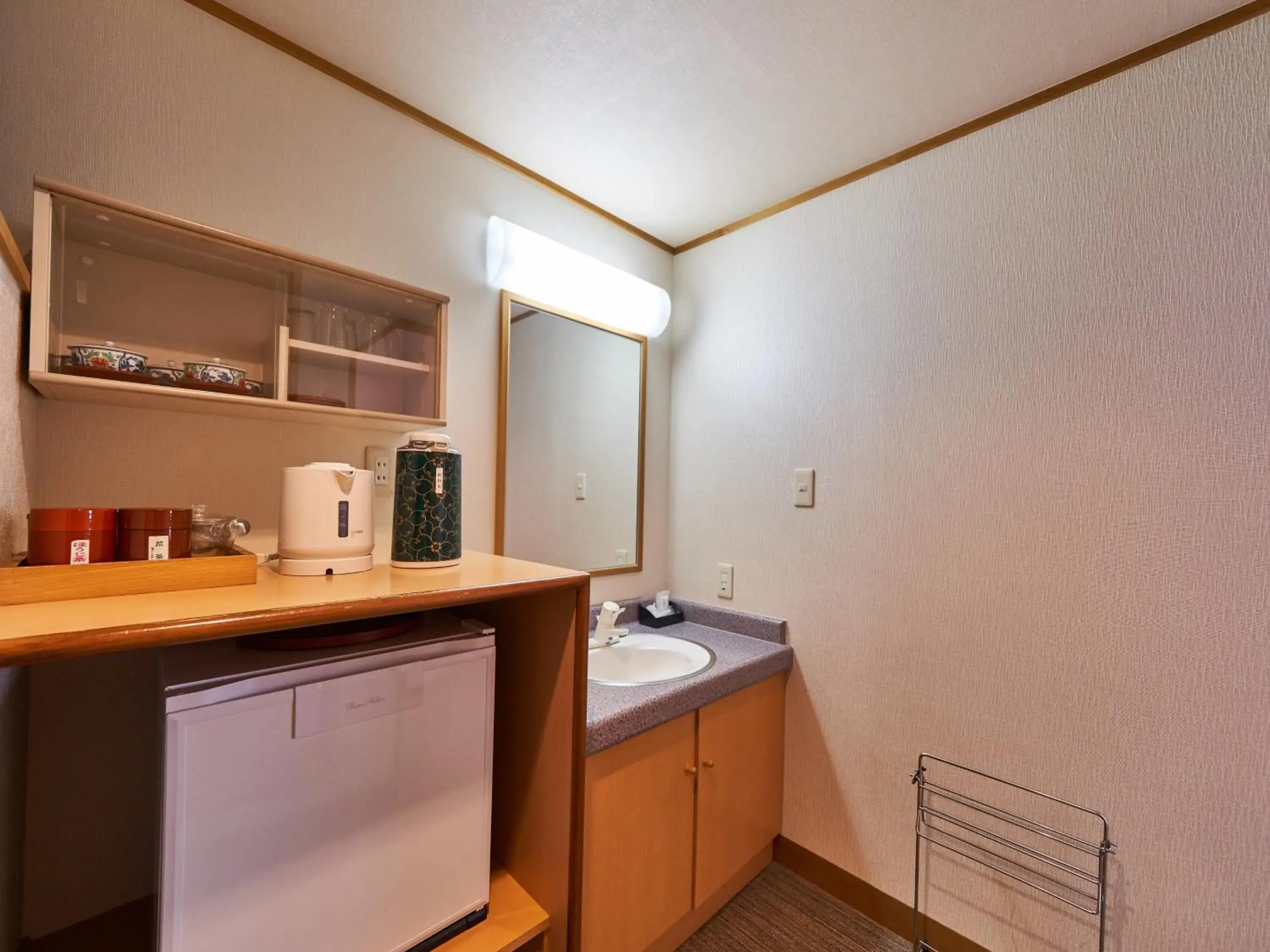 Photo of the whole room, Kitchen/Kitchenette in Hanabishi Hotel