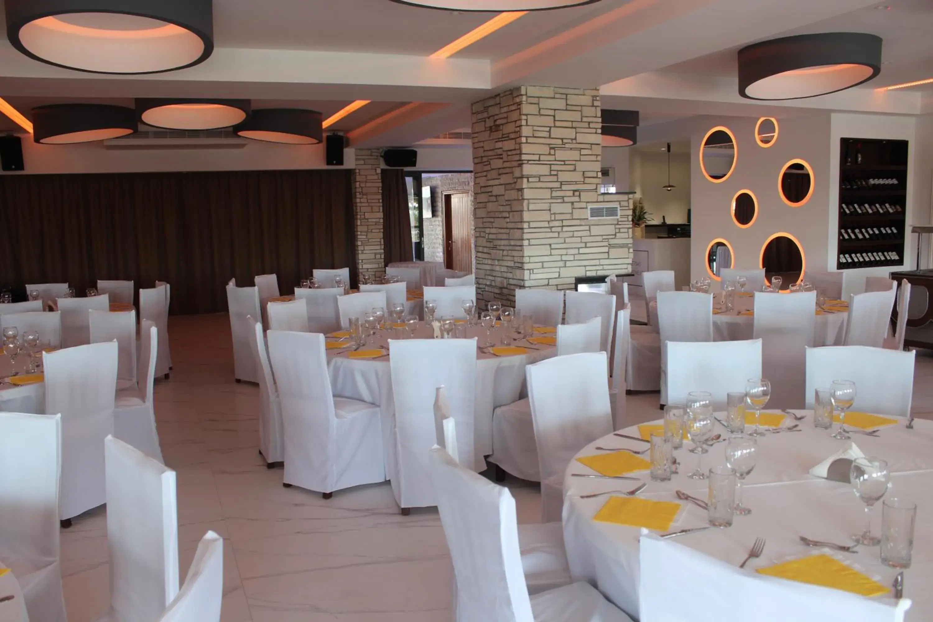 Restaurant/places to eat, Banquet Facilities in Petsas Apartments