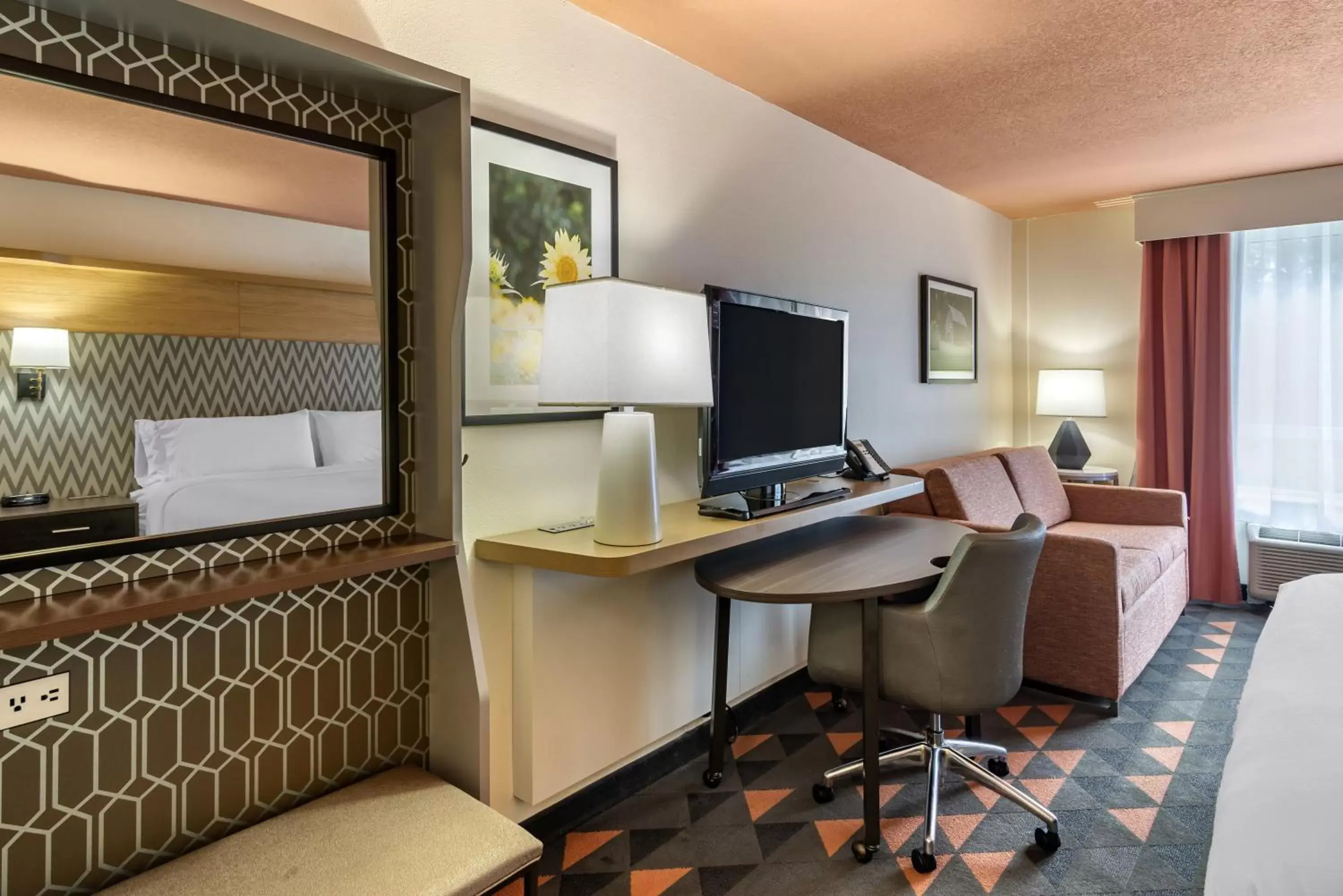 Photo of the whole room in Holiday Inn Atlanta-Gas South Arena Area, an IHG Hotel