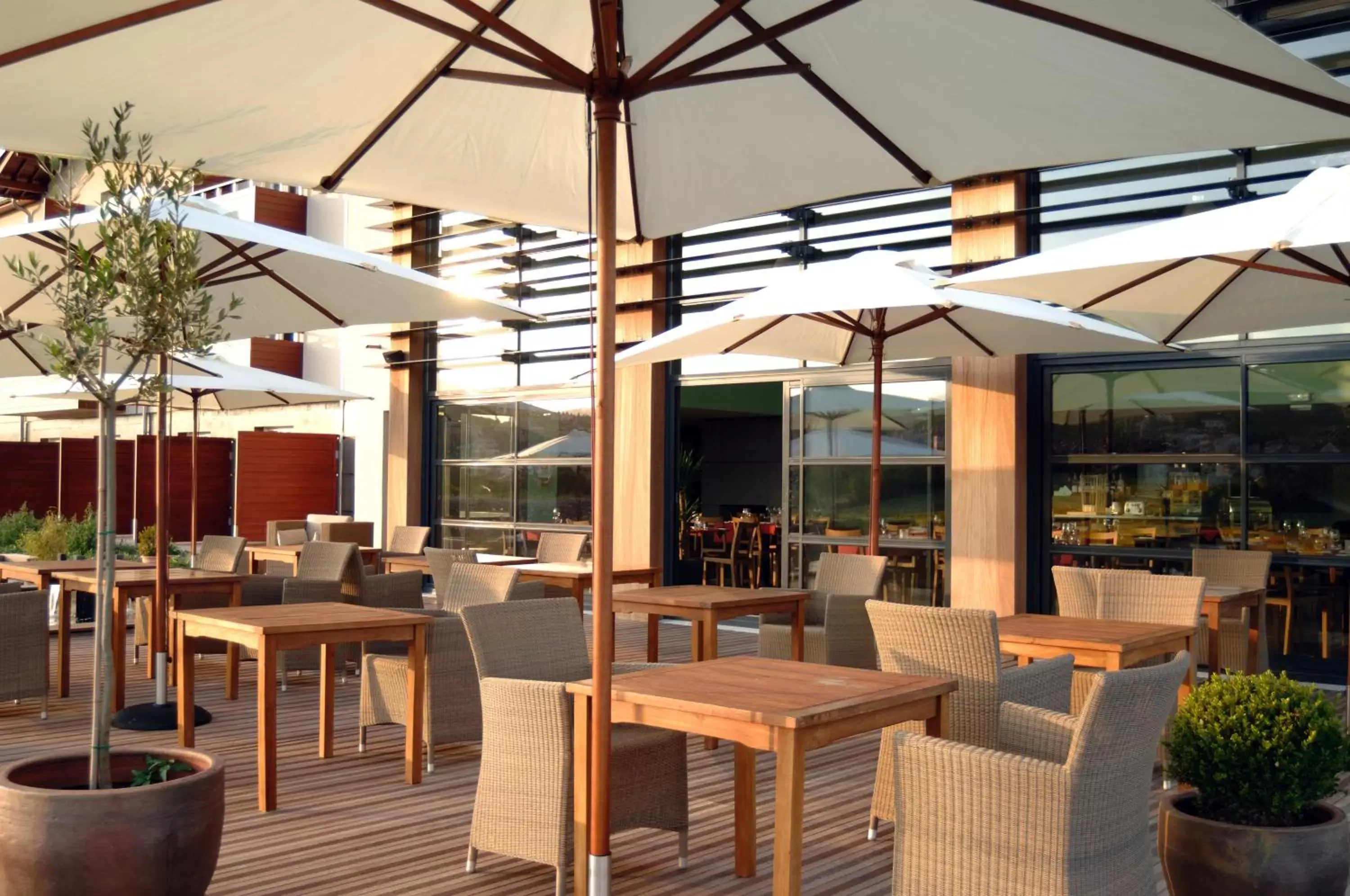Balcony/Terrace, Restaurant/Places to Eat in Best Western Plus Hotel Gergovie