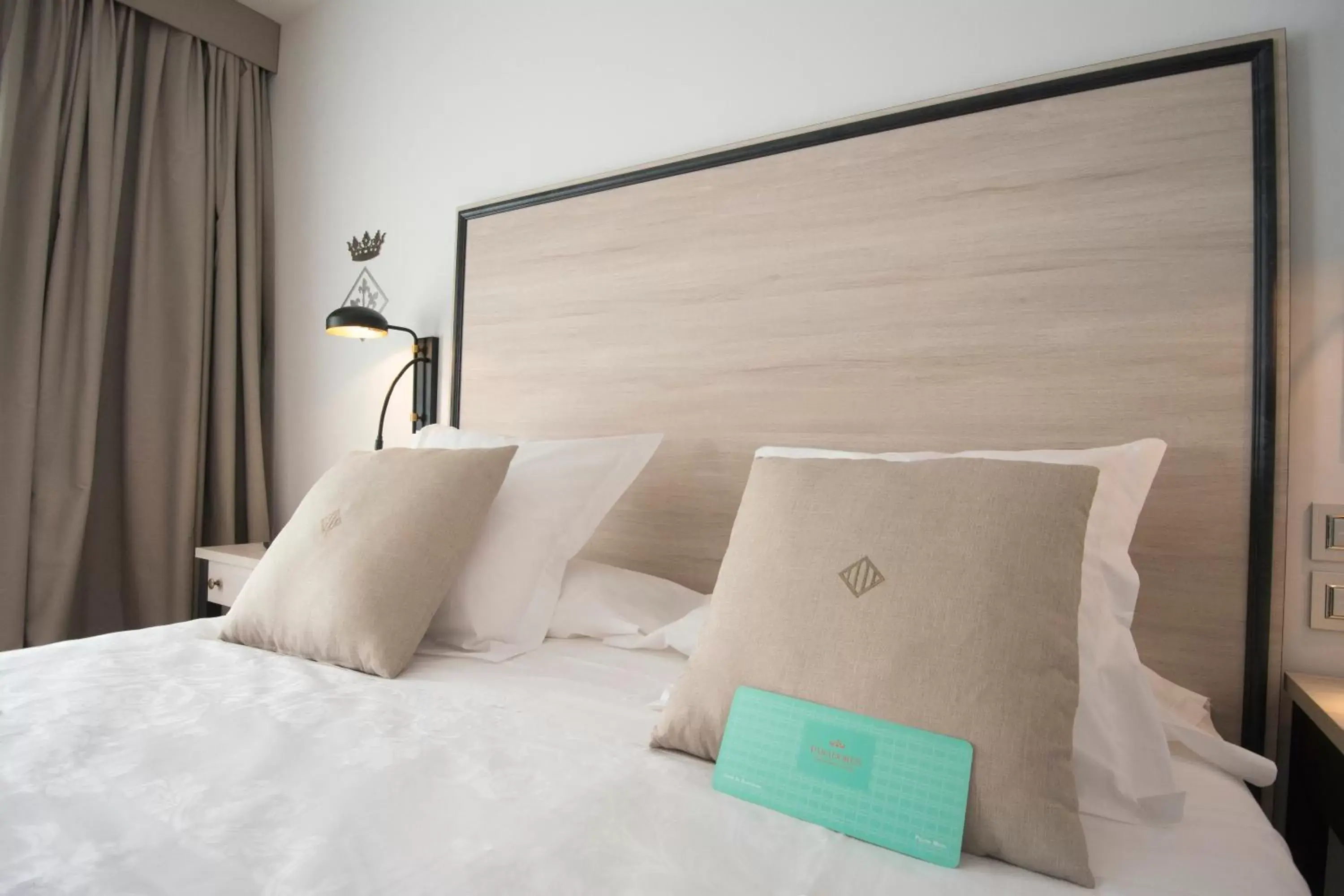 Bedroom, Bed in Parador de Lleida Bedroom, Bed in Parador de Lleida