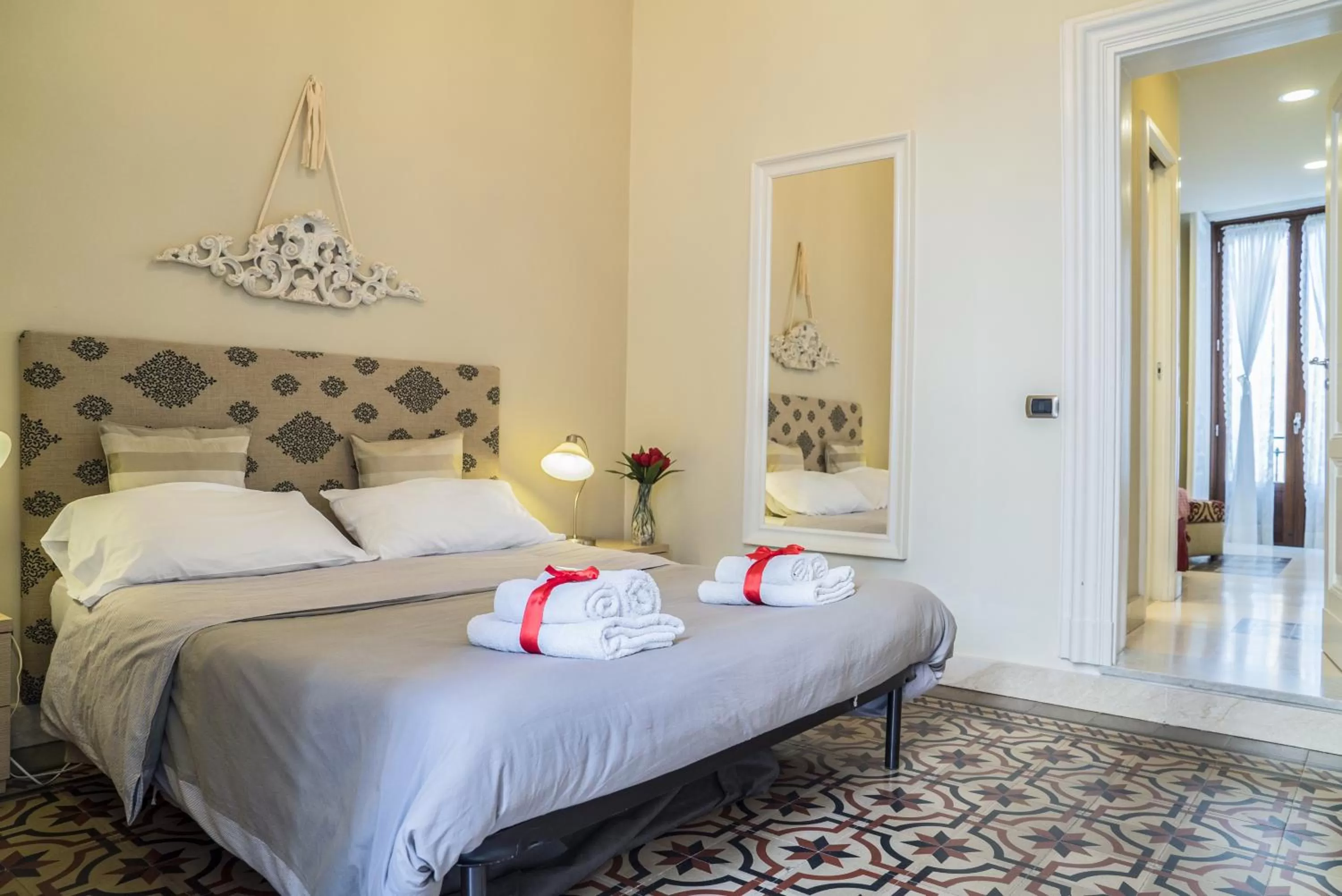 Photo of the whole room, Bed in RossoCorallo B&B