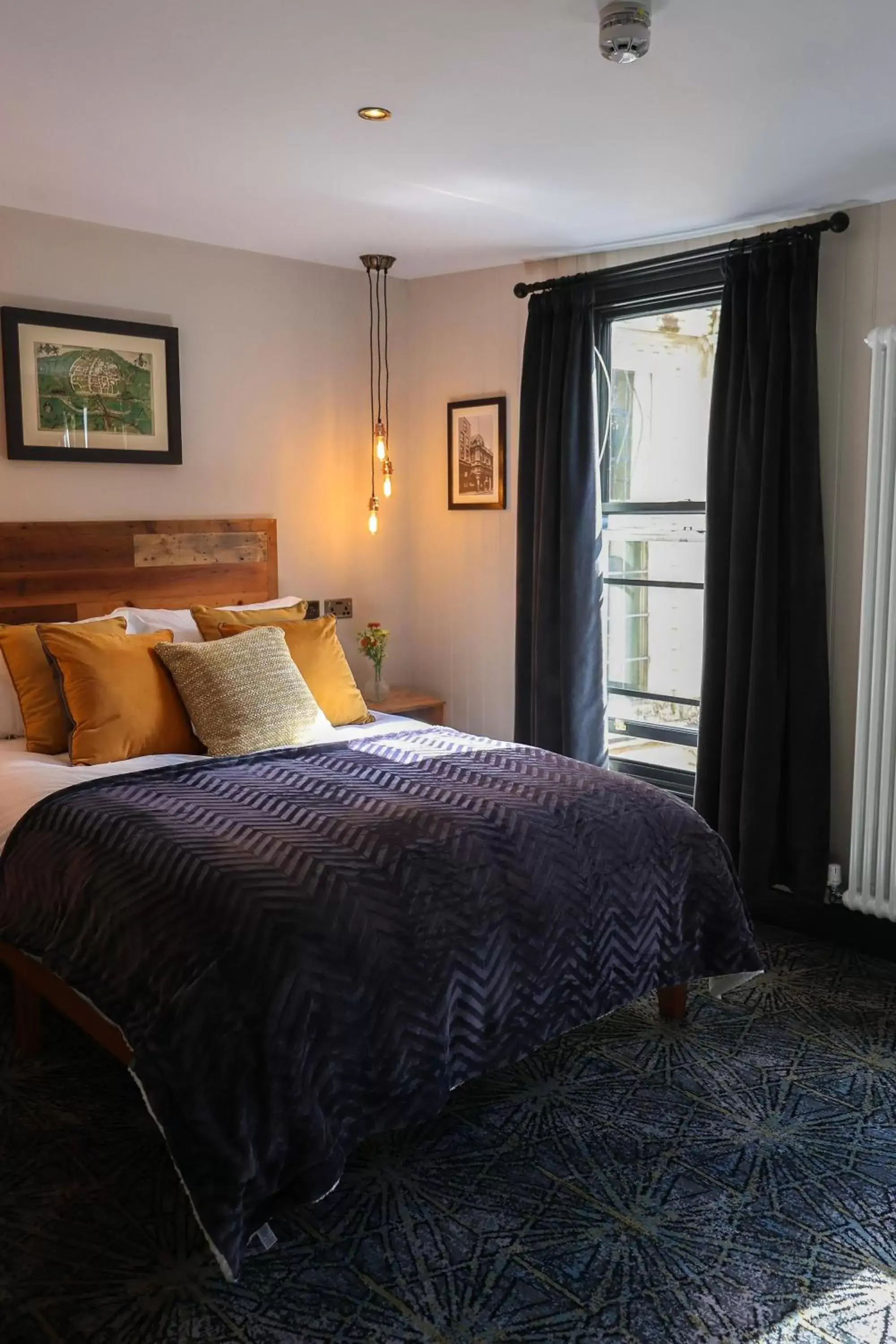 Photo of the whole room, Bed in The Turks Head