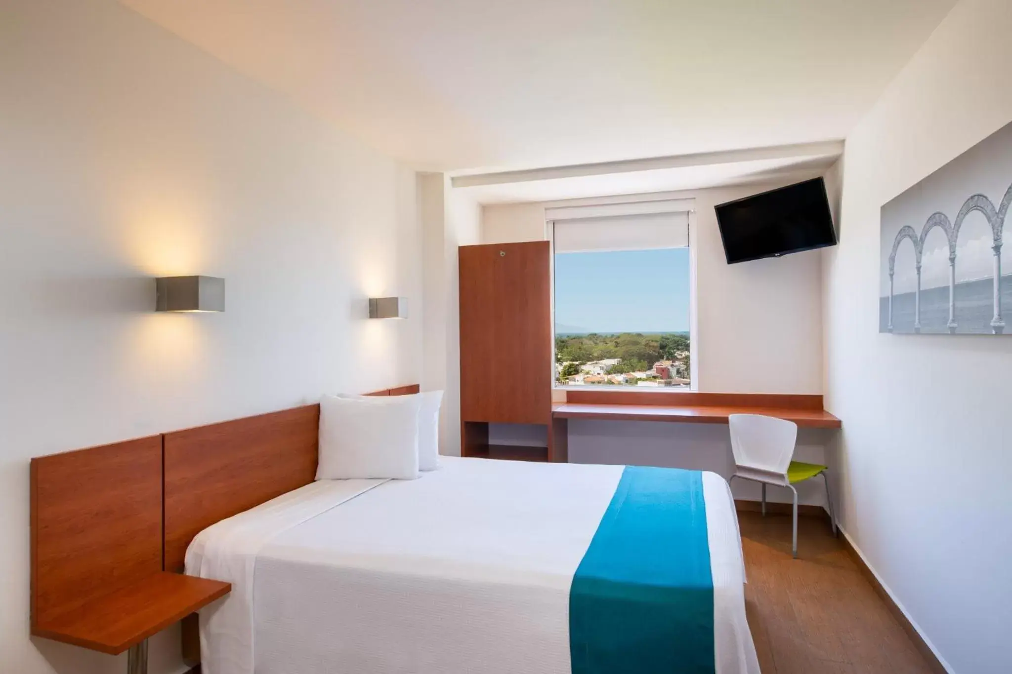 Photo of the whole room, Bed in One Puerto Vallarta Aeropuerto