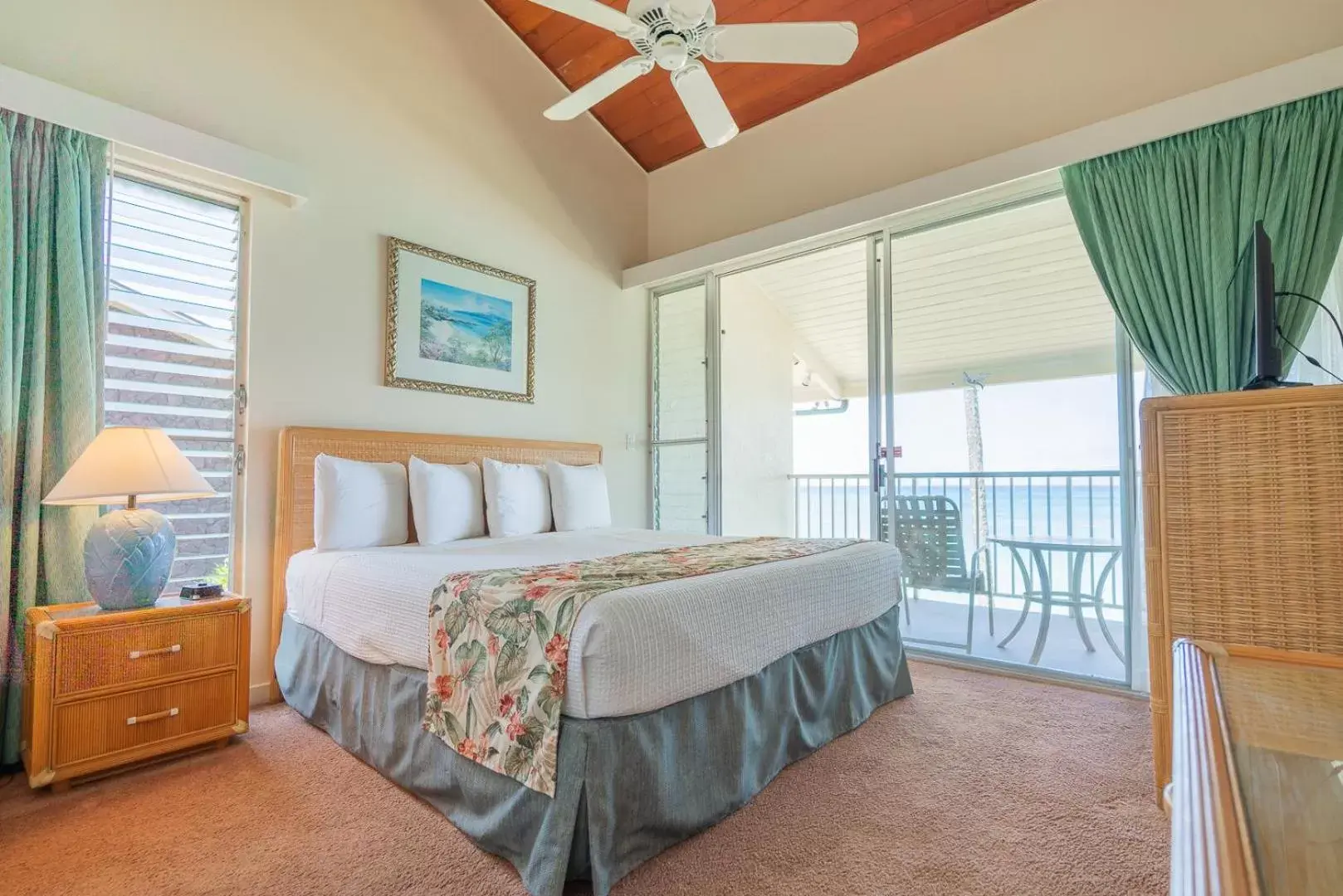 Bedroom in Napili Sunset Beach Front Resort