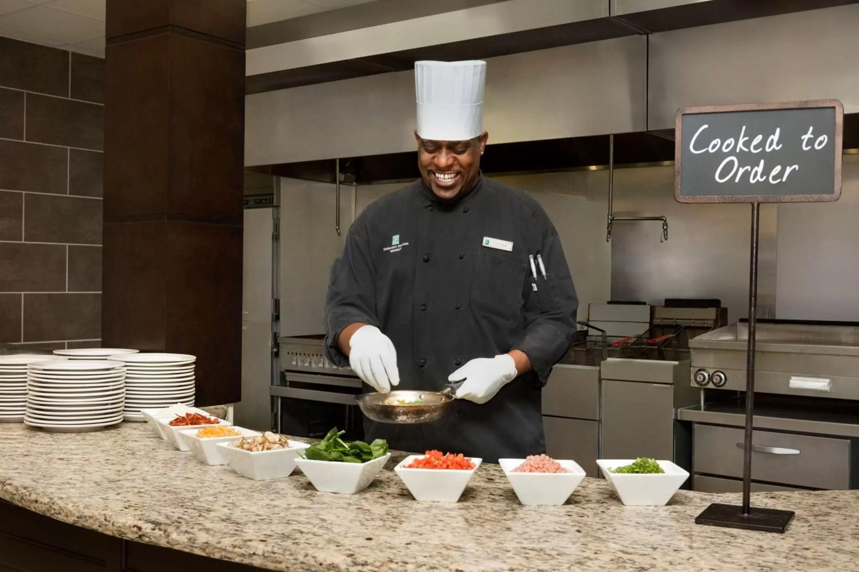 Dining area, Staff in Embassy Suites by Hilton Jackson North Ridgeland