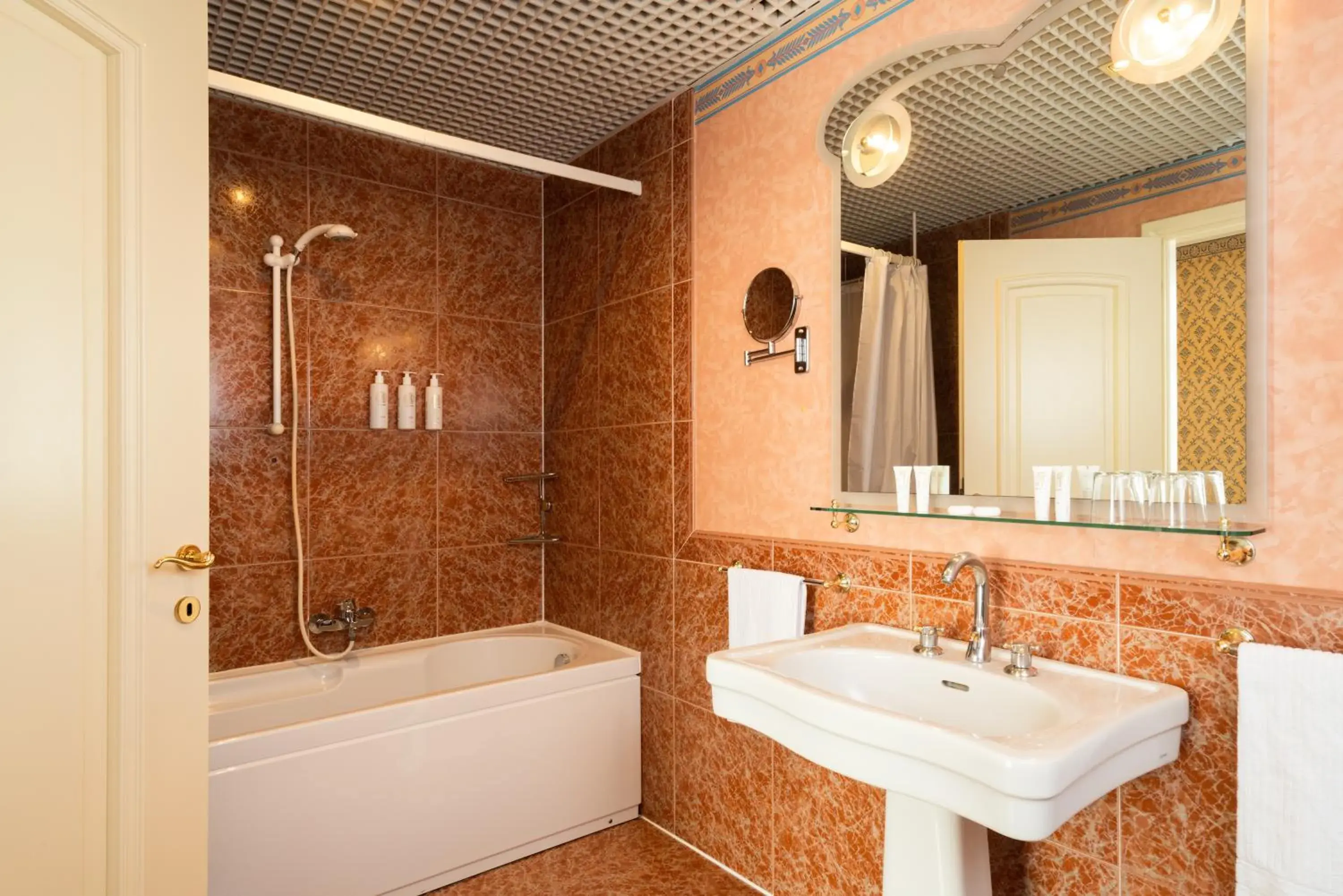 Bathroom in Grand Hotel Astoria