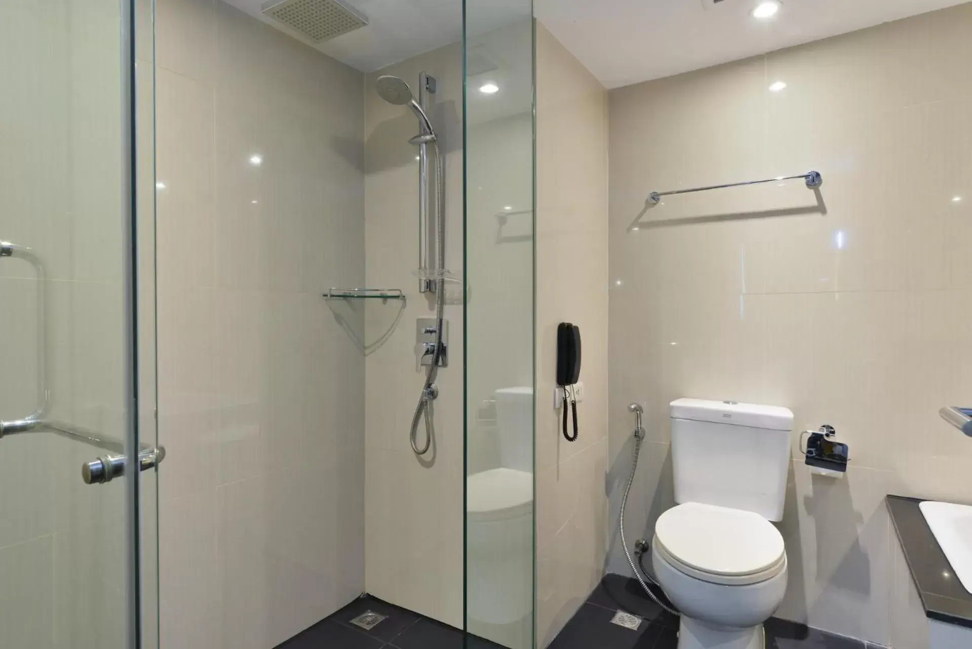 Bathroom in Hotel Royal Bangkok Bathroom in Hotel Royal Bangkok