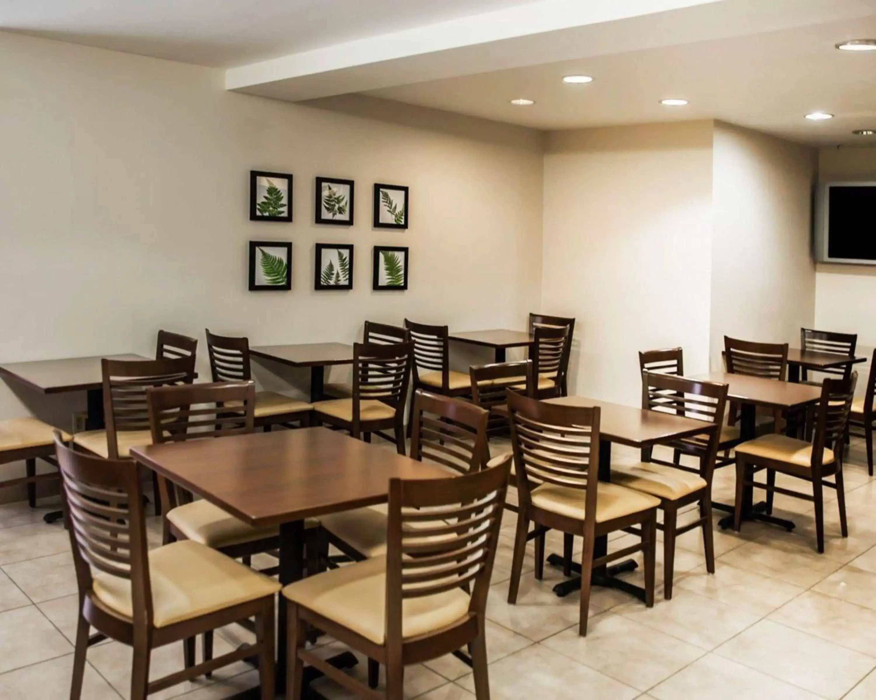 Breakfast, Restaurant/Places to Eat in Wingate by Wyndham Bel Air I-95 Exit 77A - APG Area