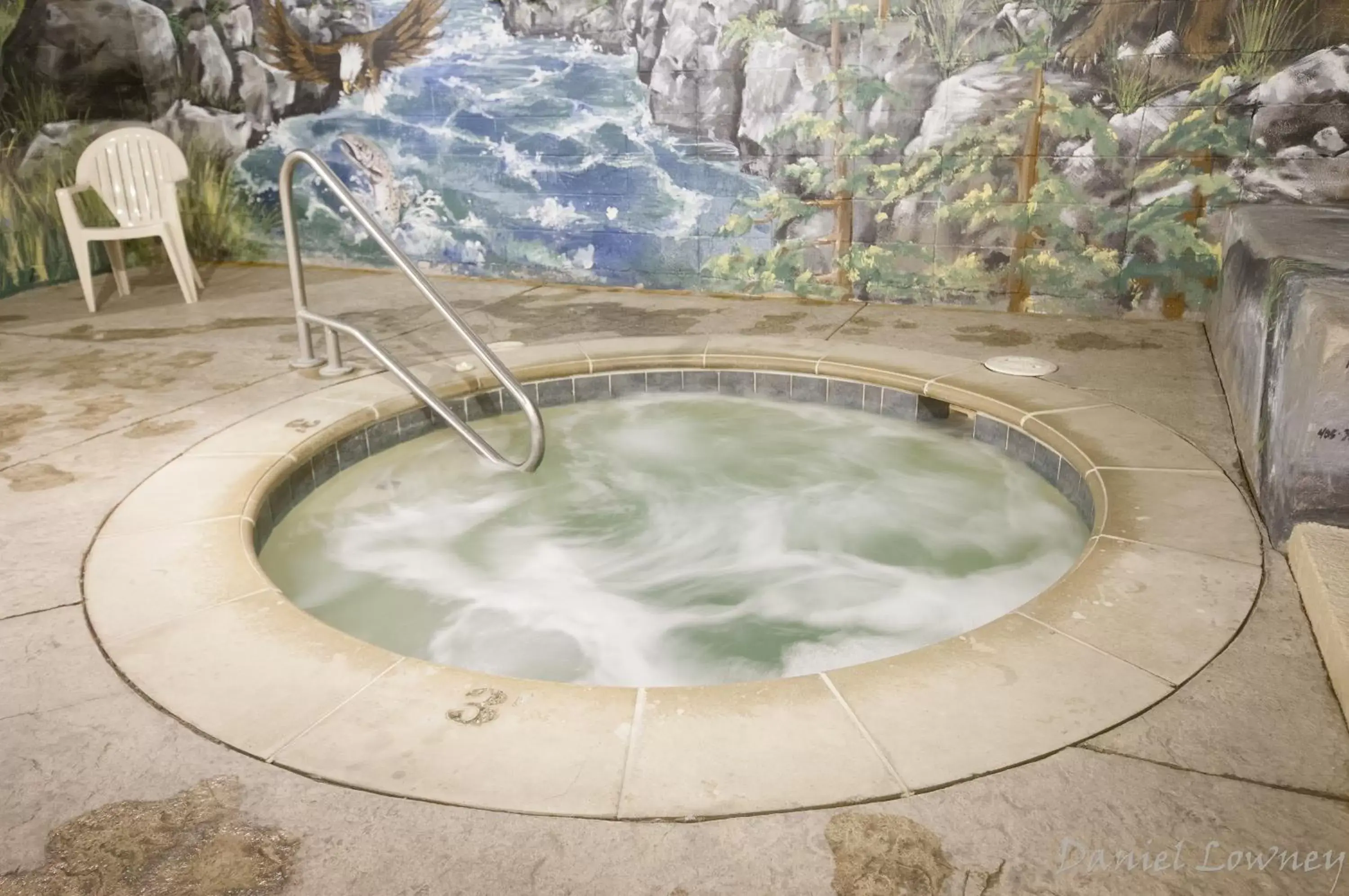 Hot Tub, Swimming Pool in Venture Inn