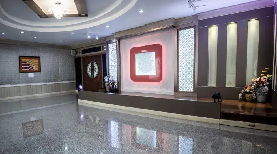 Lobby/Reception in Maneerote Hotel Surin
