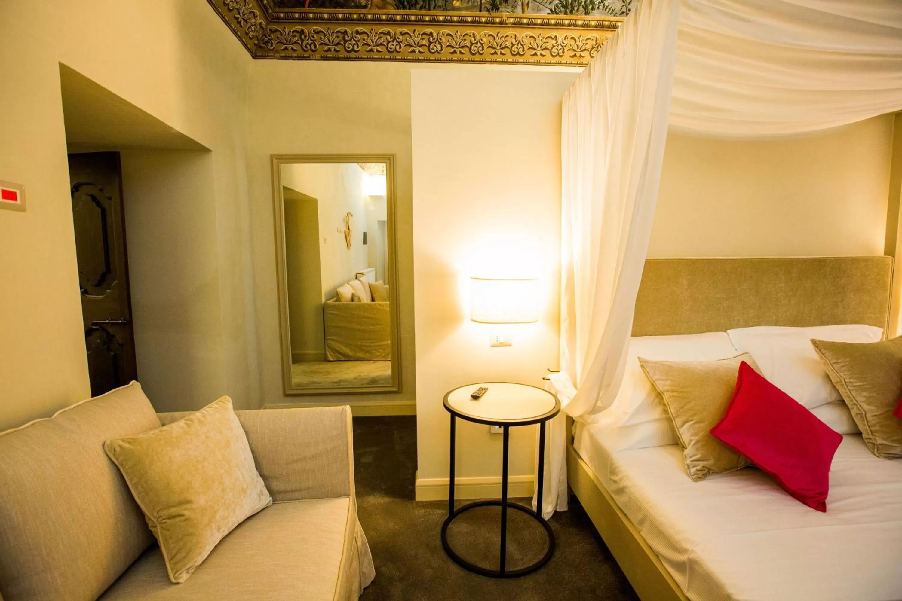 Photo of the whole room, Bed in Palazzo Franceschini