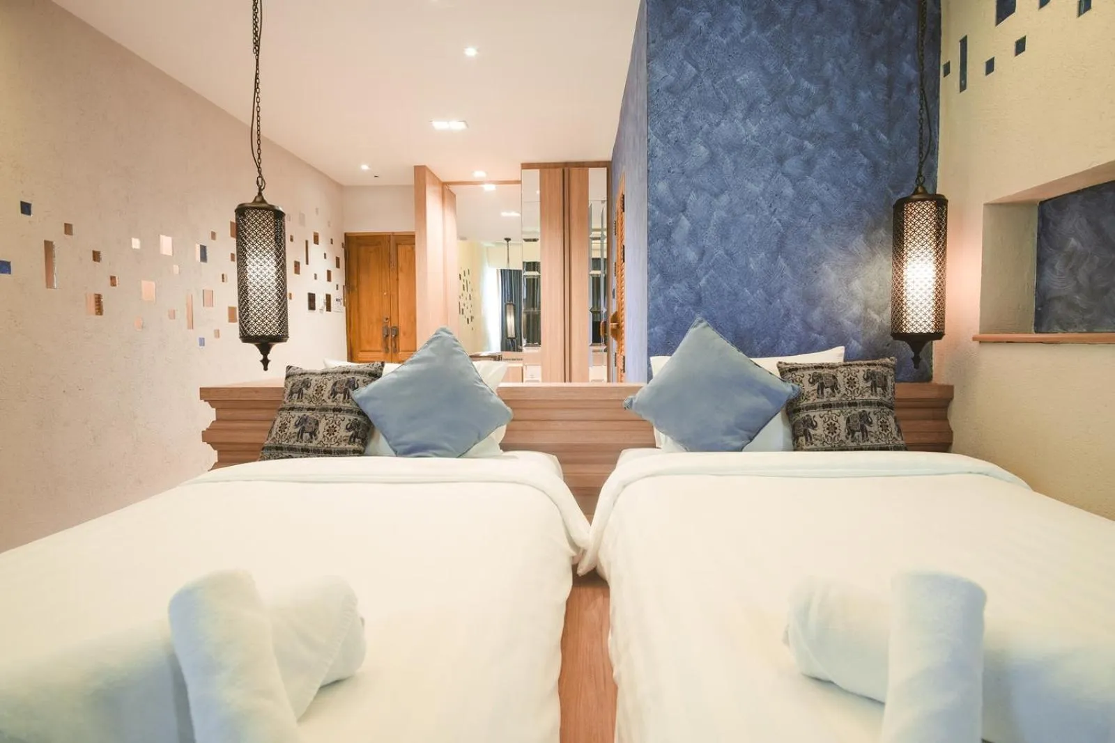 Deluxe Twin Room with Bath Tub in Tapae Gate Villa