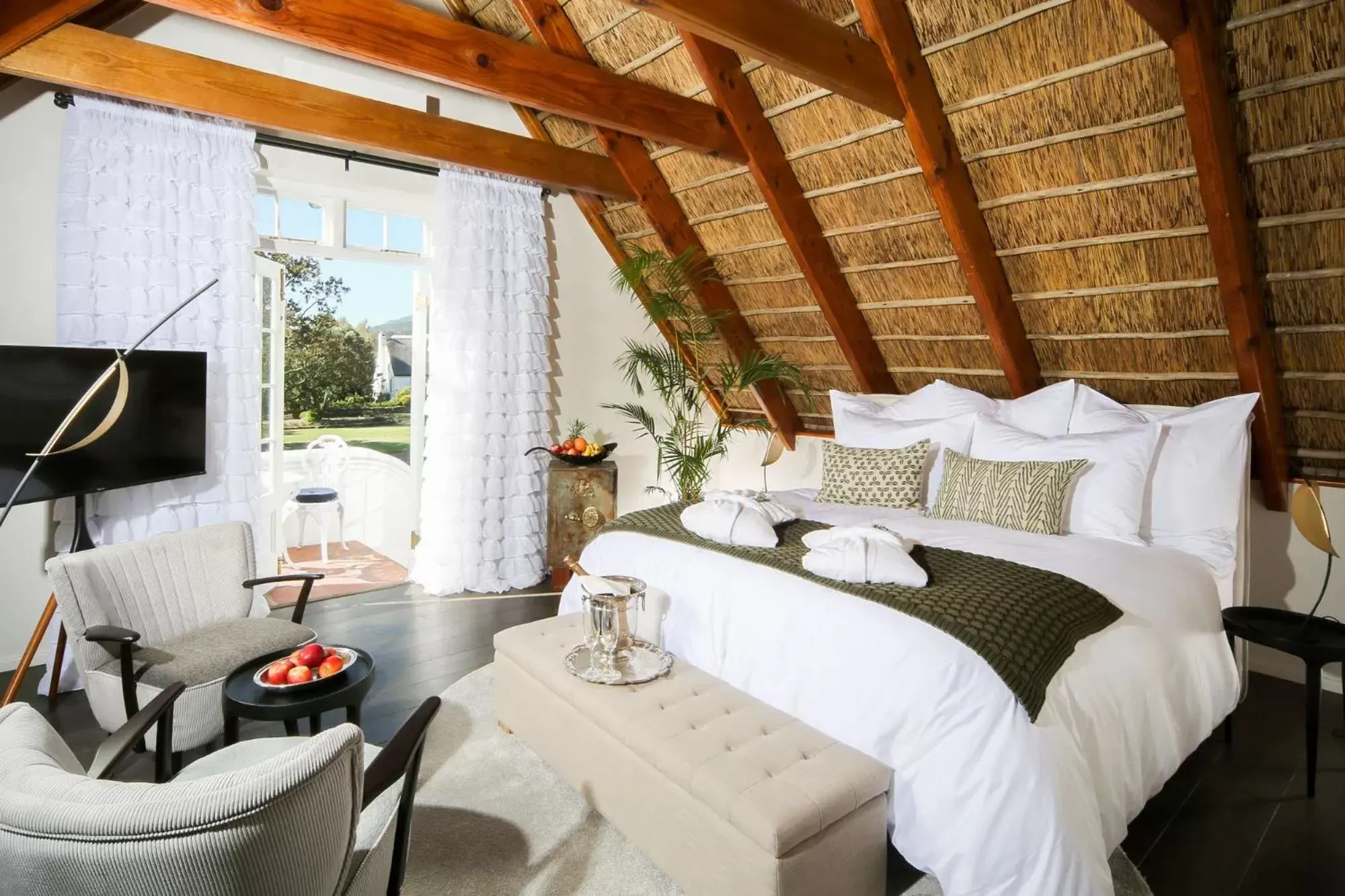 Bed in Adara Palmiet Valley Luxurious Boutique Farm Hotel