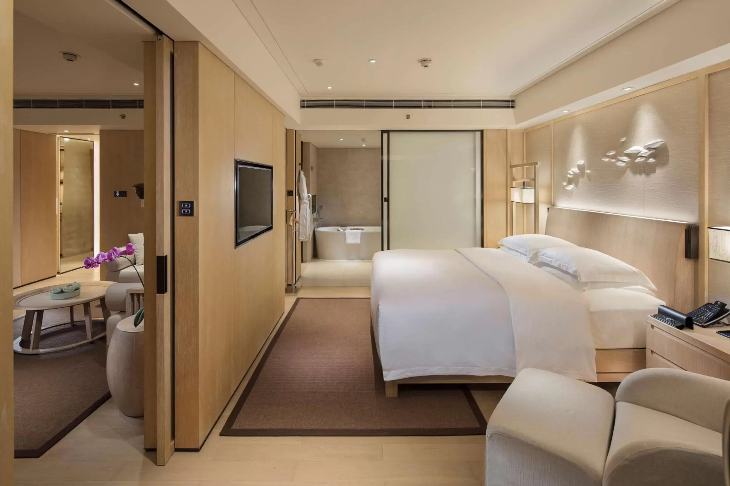 Bedroom in Hilton Shenzhen Shekou Nanhai