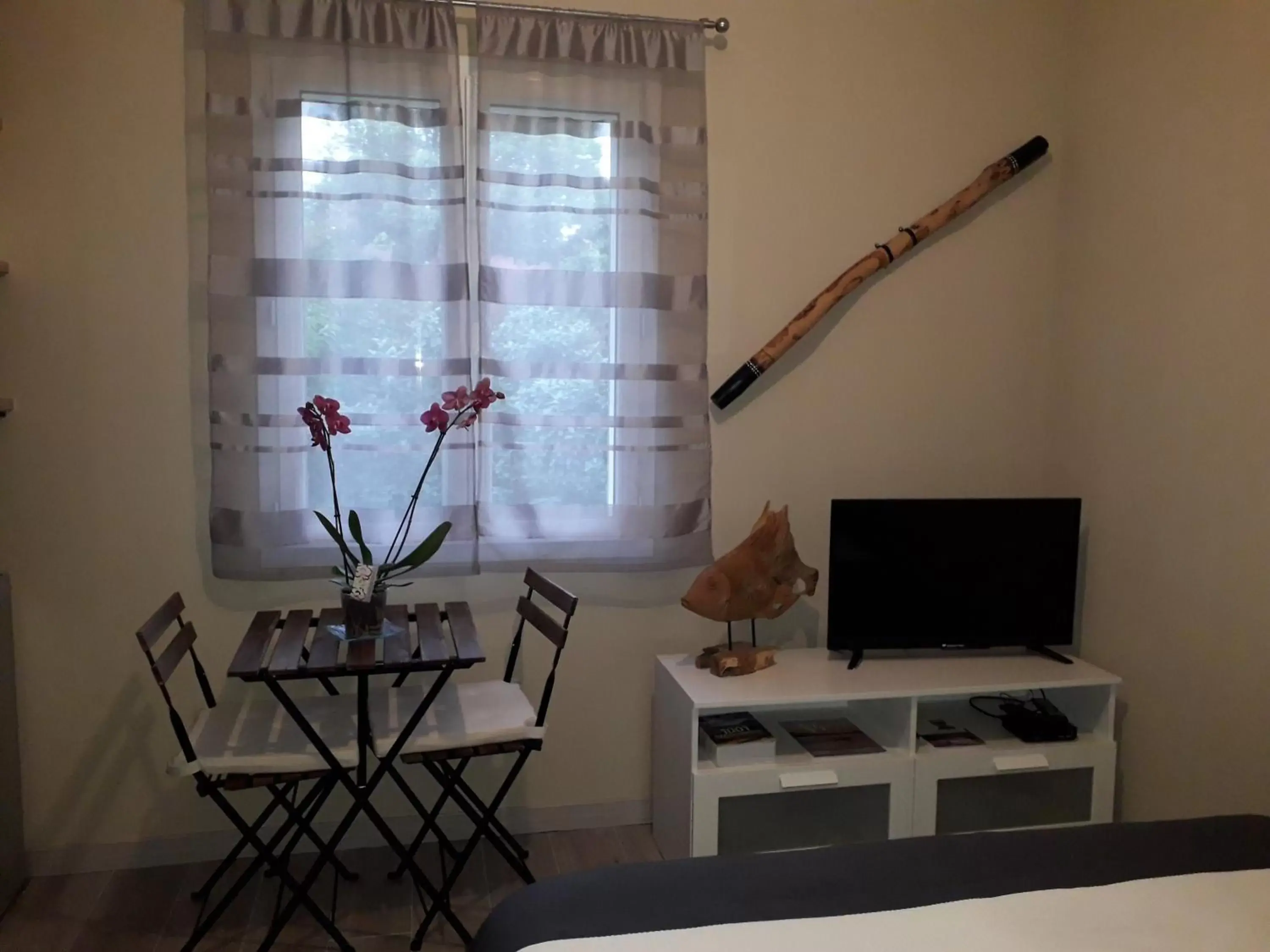 Bedroom, TV/Entertainment Center in La Villa Provençale