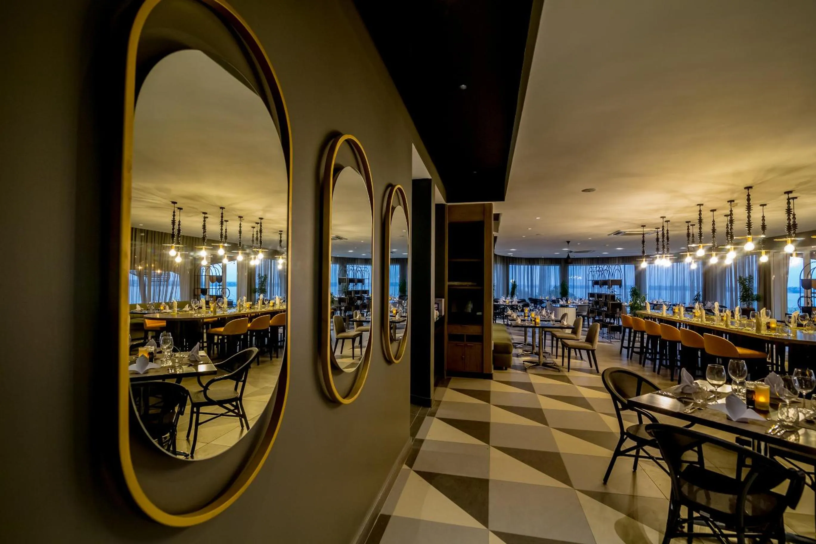 Restaurant/places to eat in Hotel Cardoso