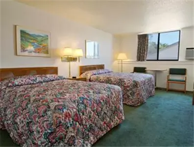 Bed in Super 8 by Wyndham Belle Fourche SD