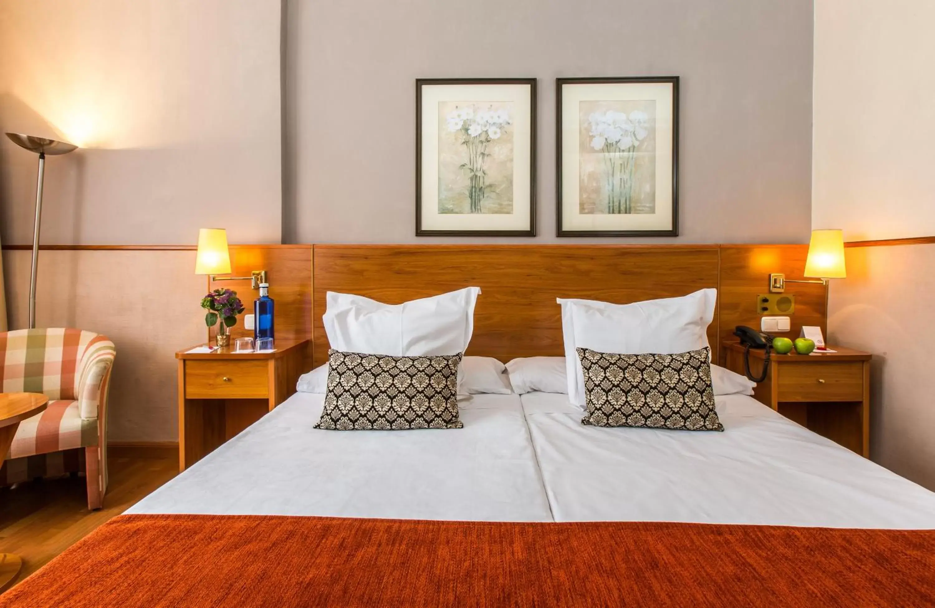 Bedroom, Bed in Leonardo Hotel Granada