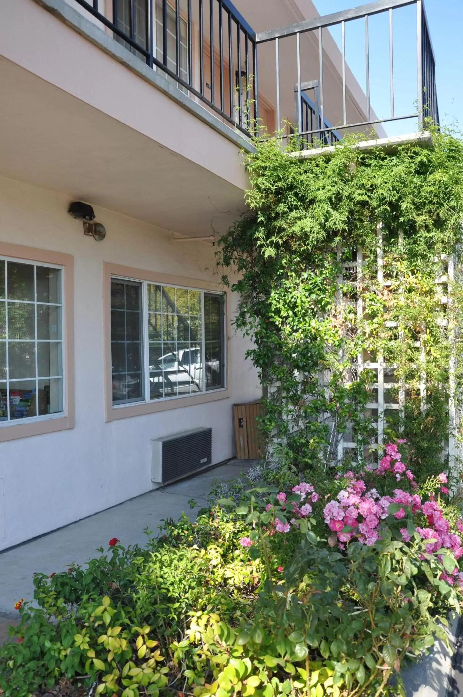 Decorative detail, Property Building in Morgan Hill Inn