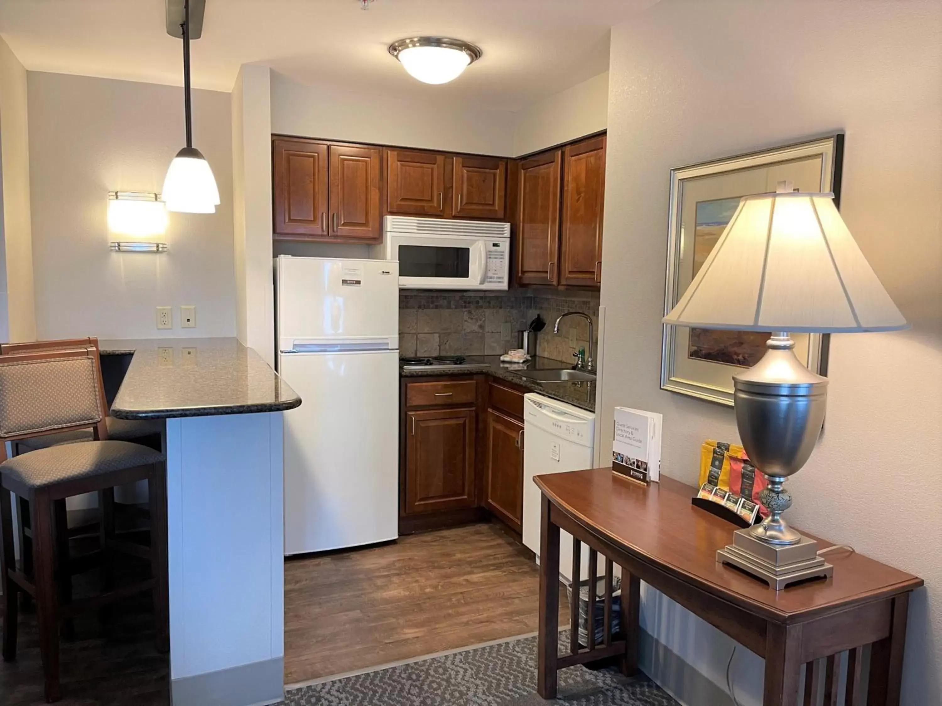 Photo of the whole room, Kitchen/Kitchenette in Staybridge Suites Milwaukee West-Oconomowoc, an IHG Hotel