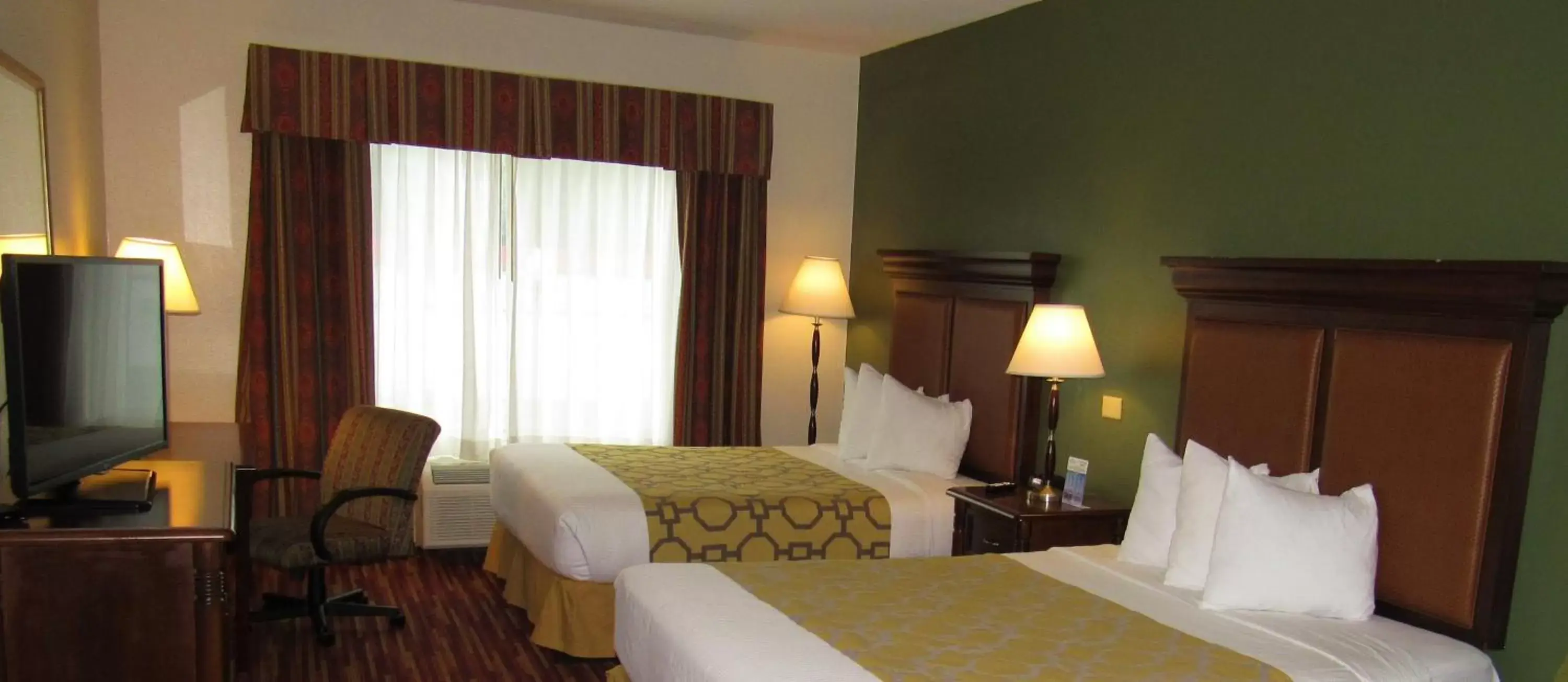 Photo of the whole room, Bed in Stay Inn & Suites Montgomery