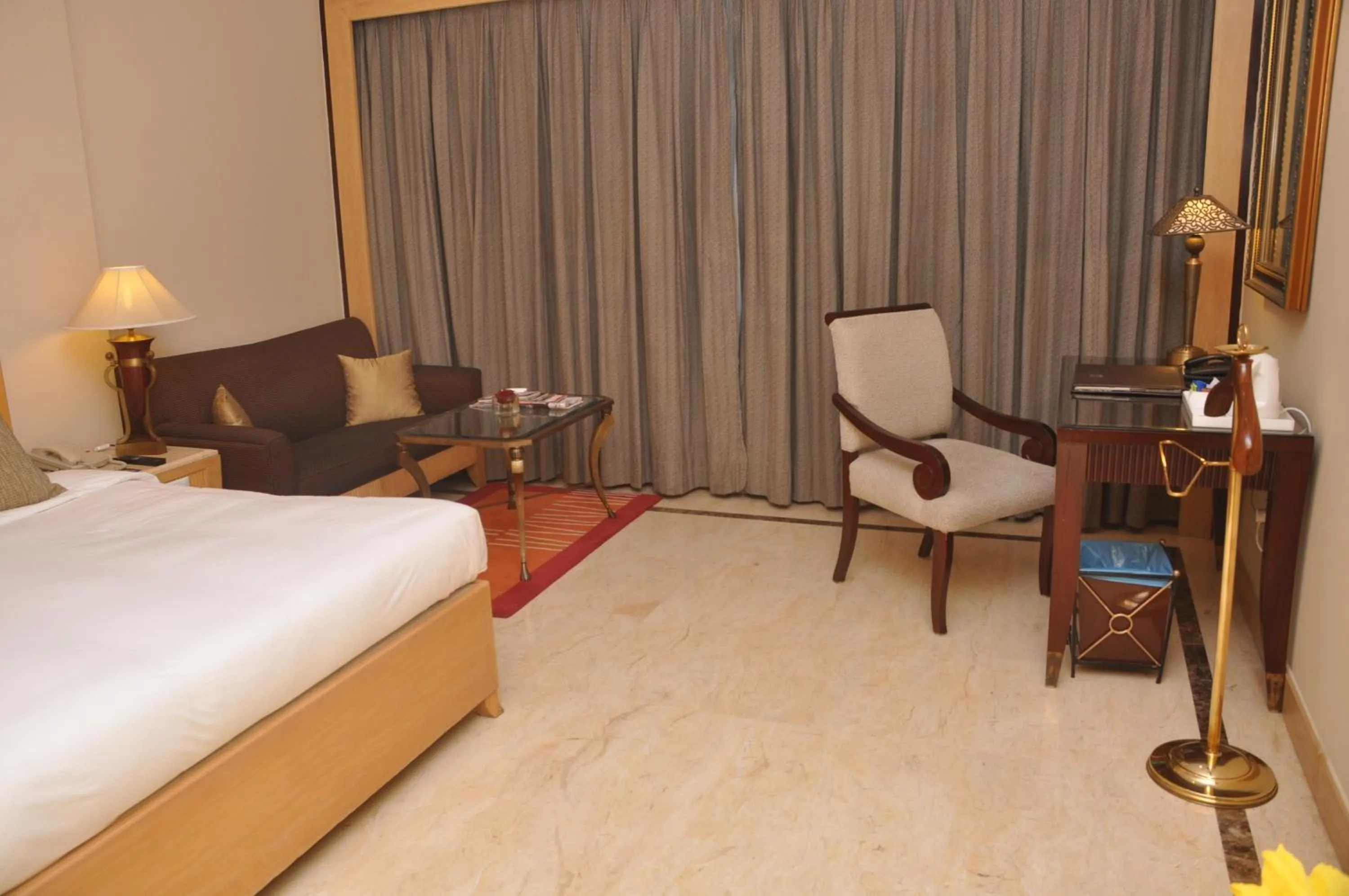 Photo of the whole room, Bed in The Hans, New Delhi