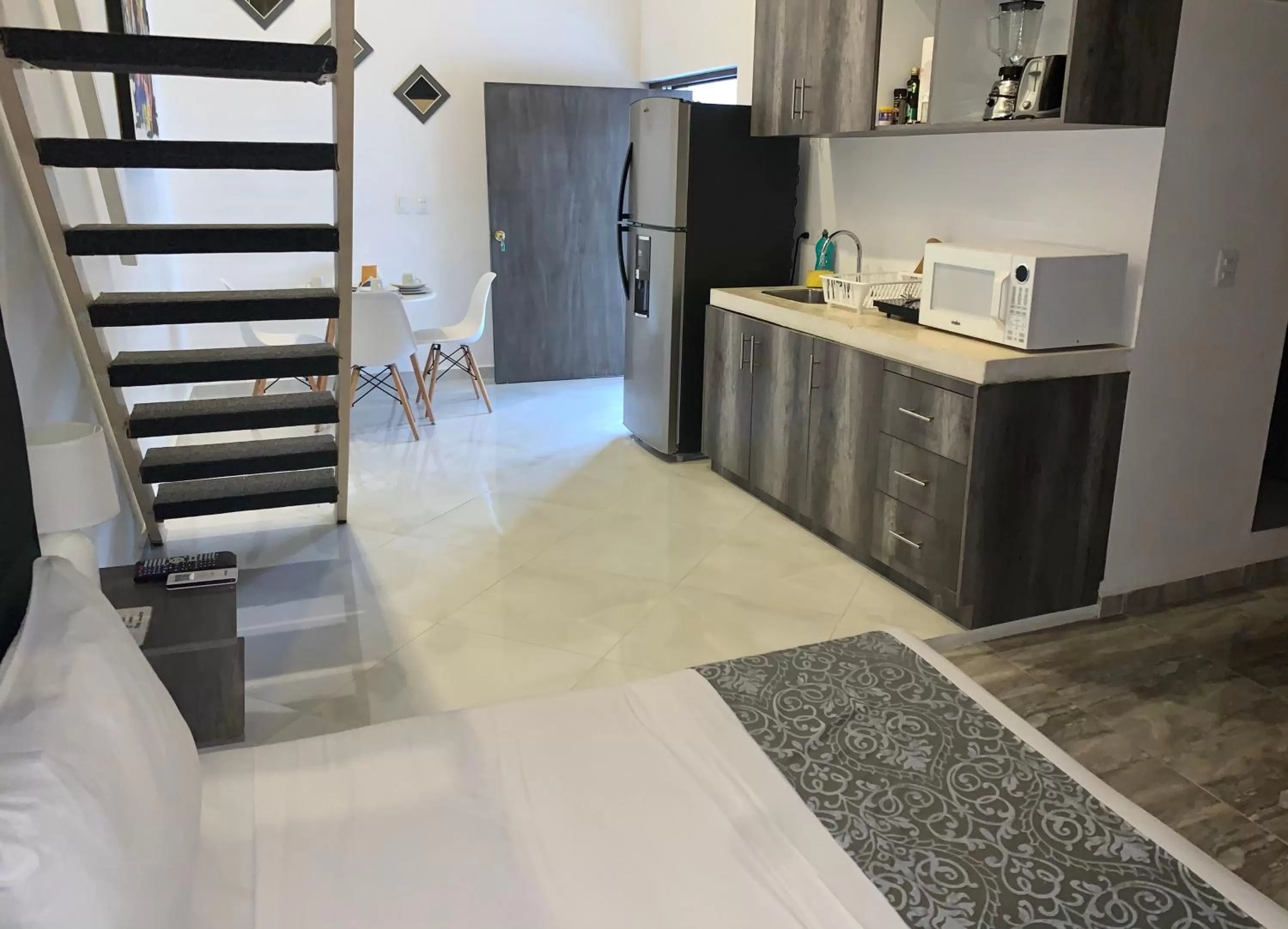 Kitchen or kitchenette in SILVERSANDS Hotel Boutique - 5Th Ave