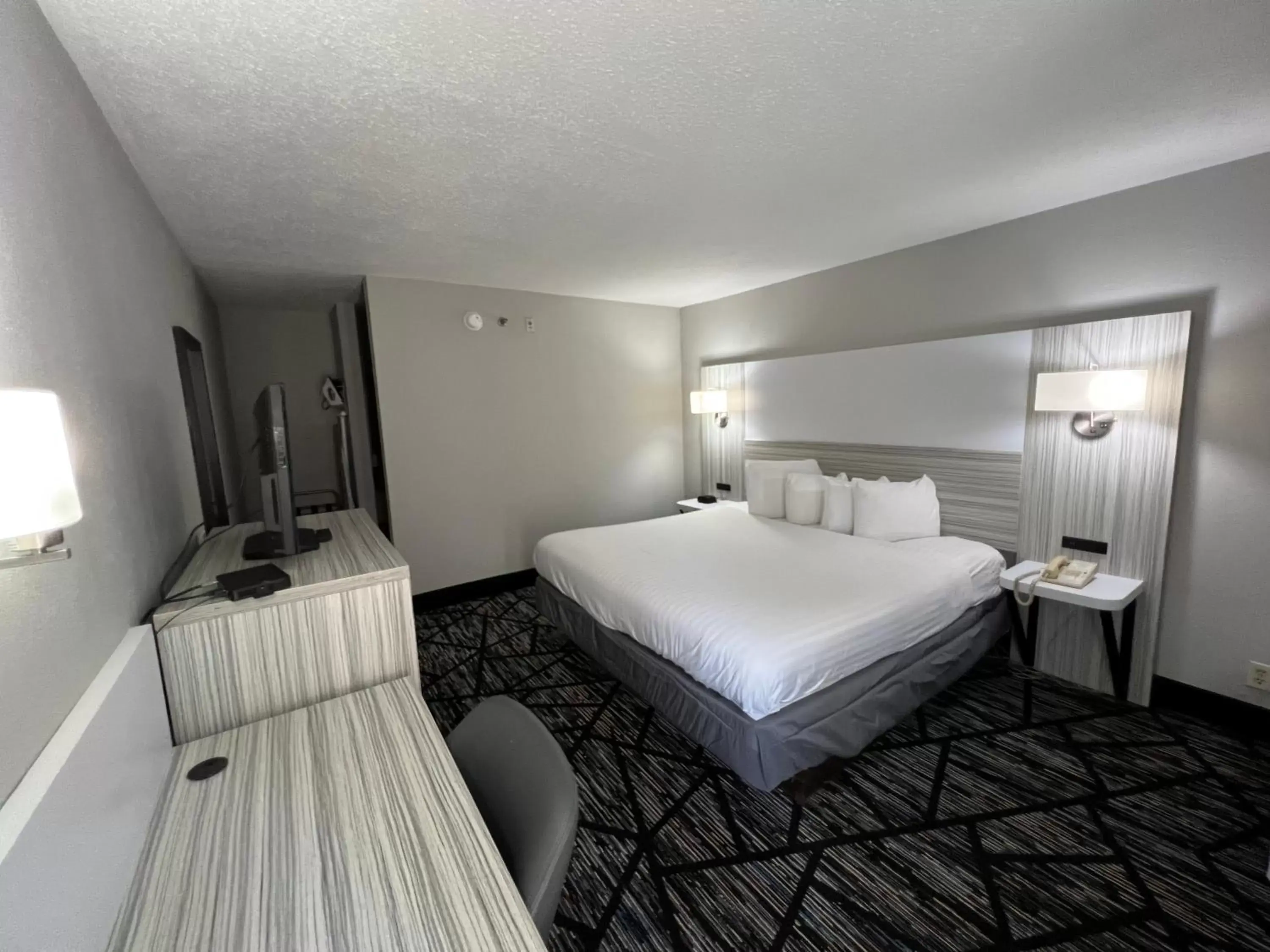 King Studio Suite Non Smoking in Baymont by Wyndham Peoria King Studio Suite Non Smoking in Baymont by Wyndham Peoria