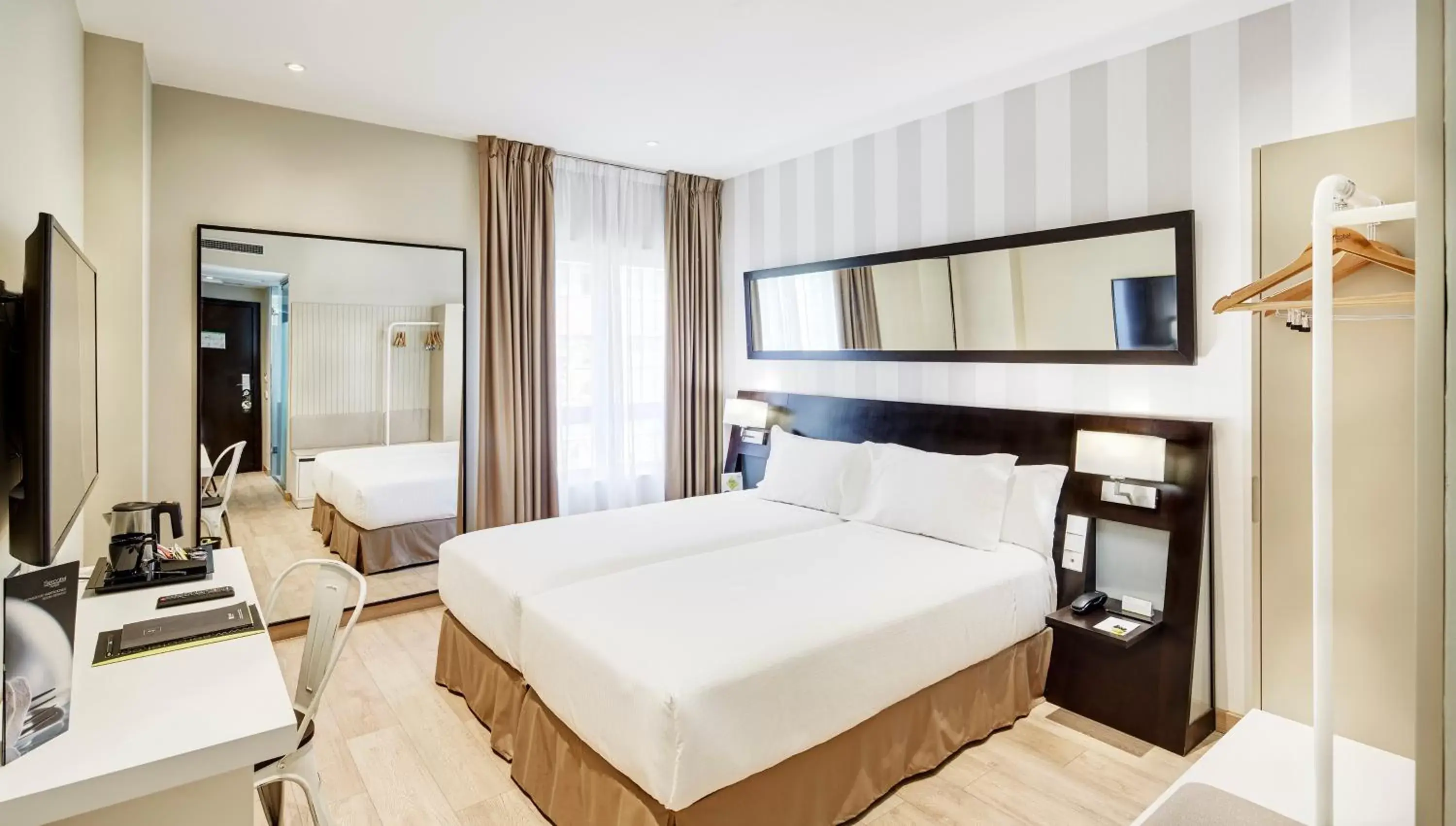 Photo of the whole room, Bed in Sercotel Madrid Aeropuerto