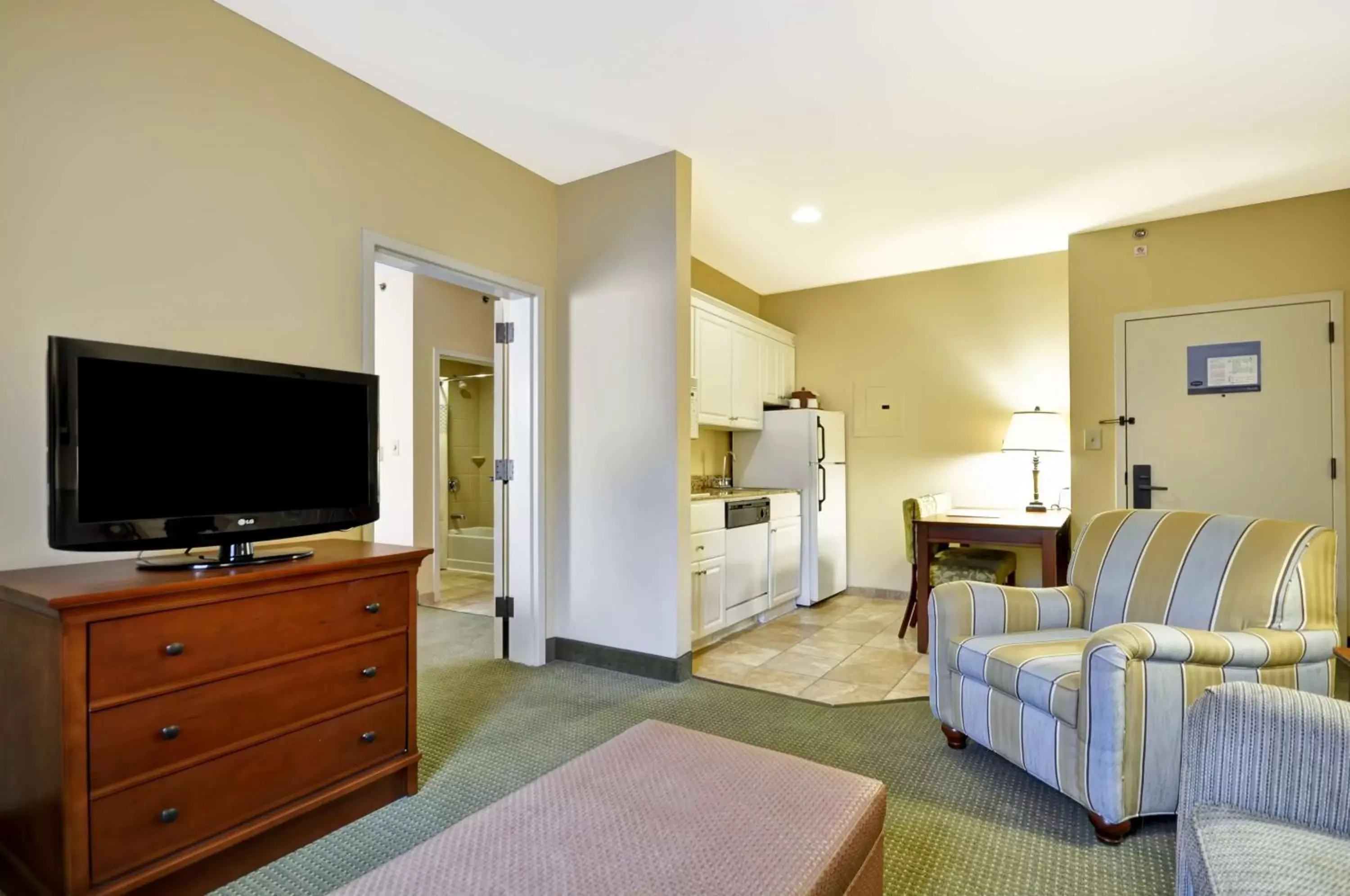 Bedroom, Seating Area in Hampton Inn & Suites Charleston/Mt. Pleasant-Isle Of Palms