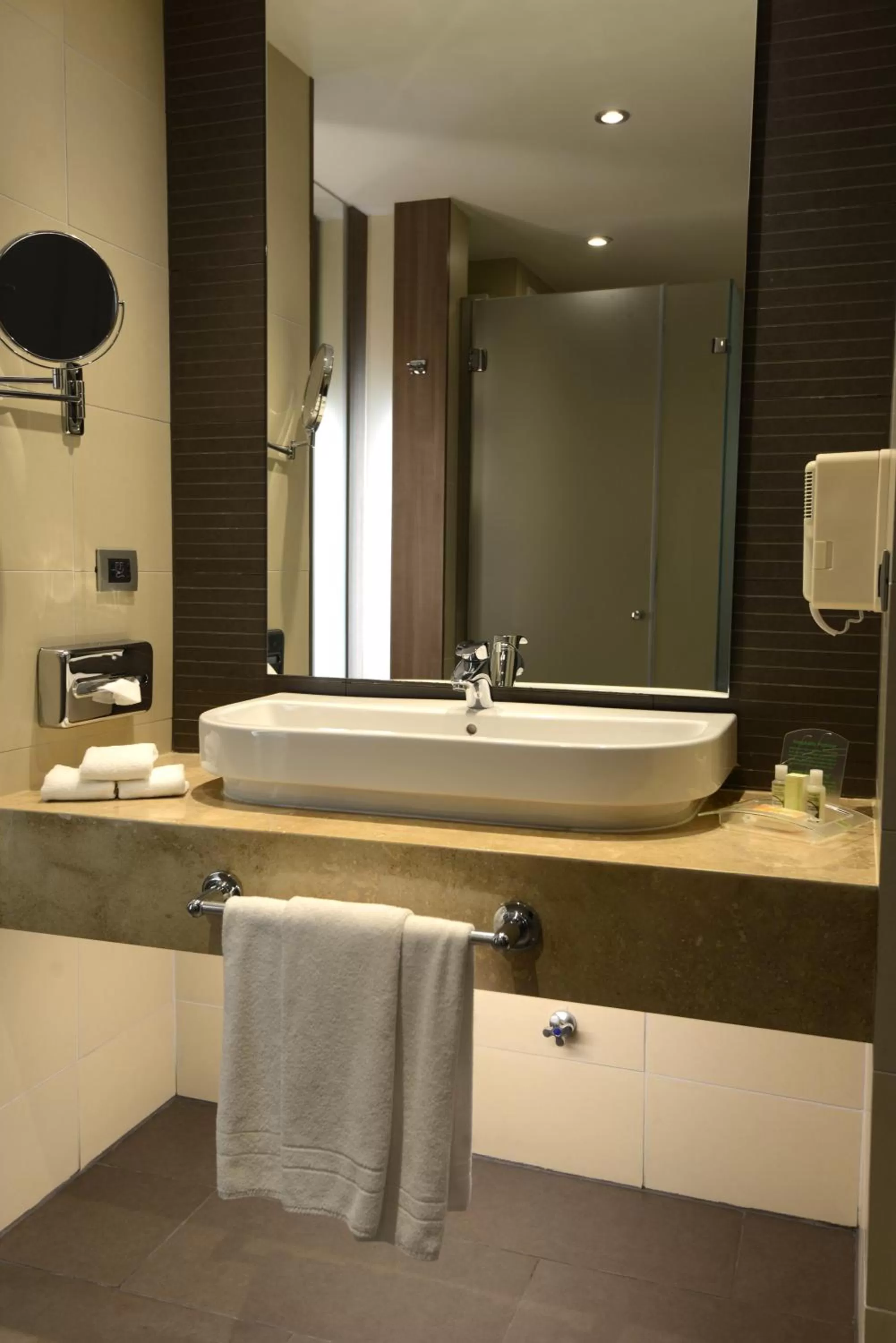 Holiday Inn Santiago - Airport Terminal by IHG