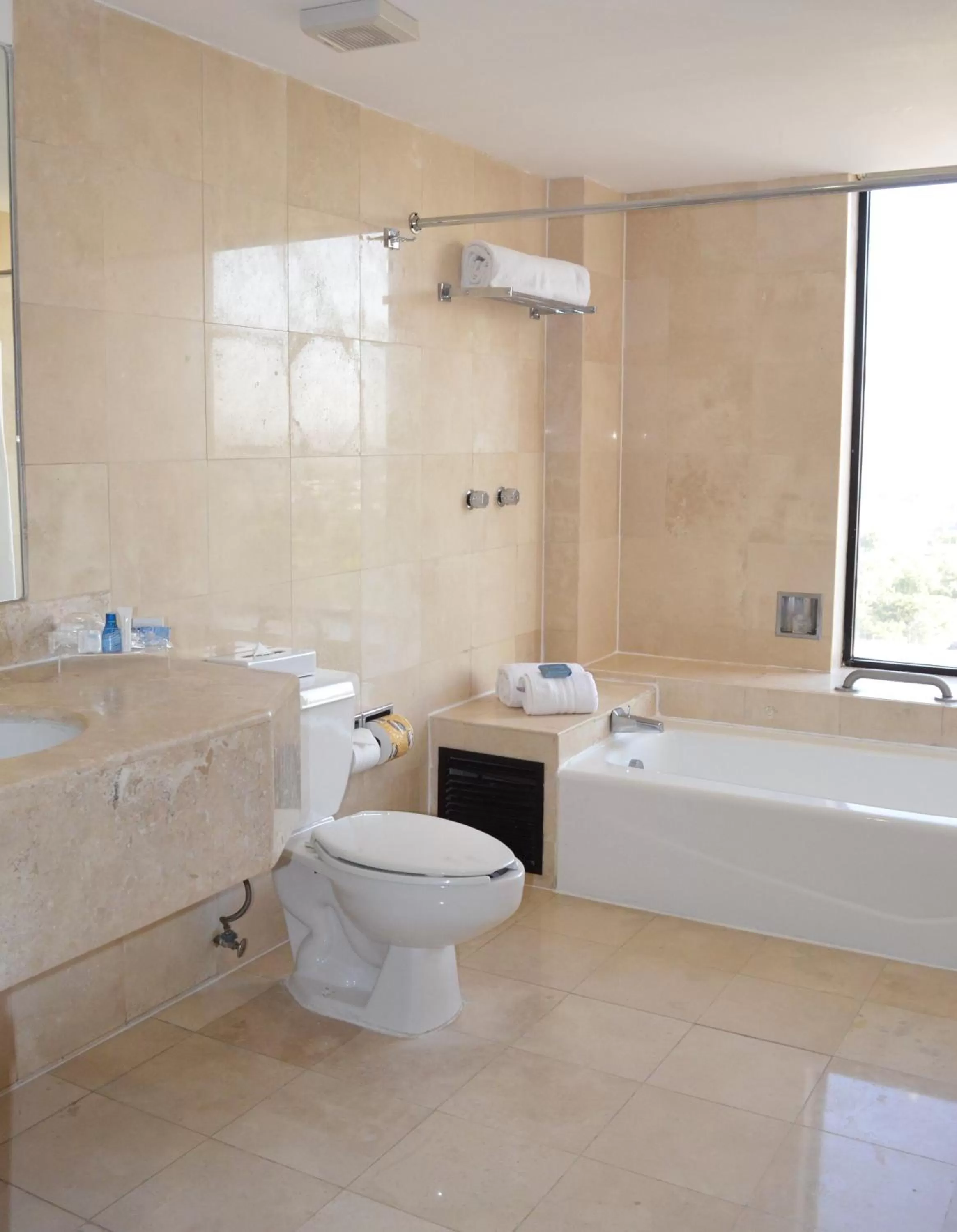 Toilet in Ramada Hola Culiacan