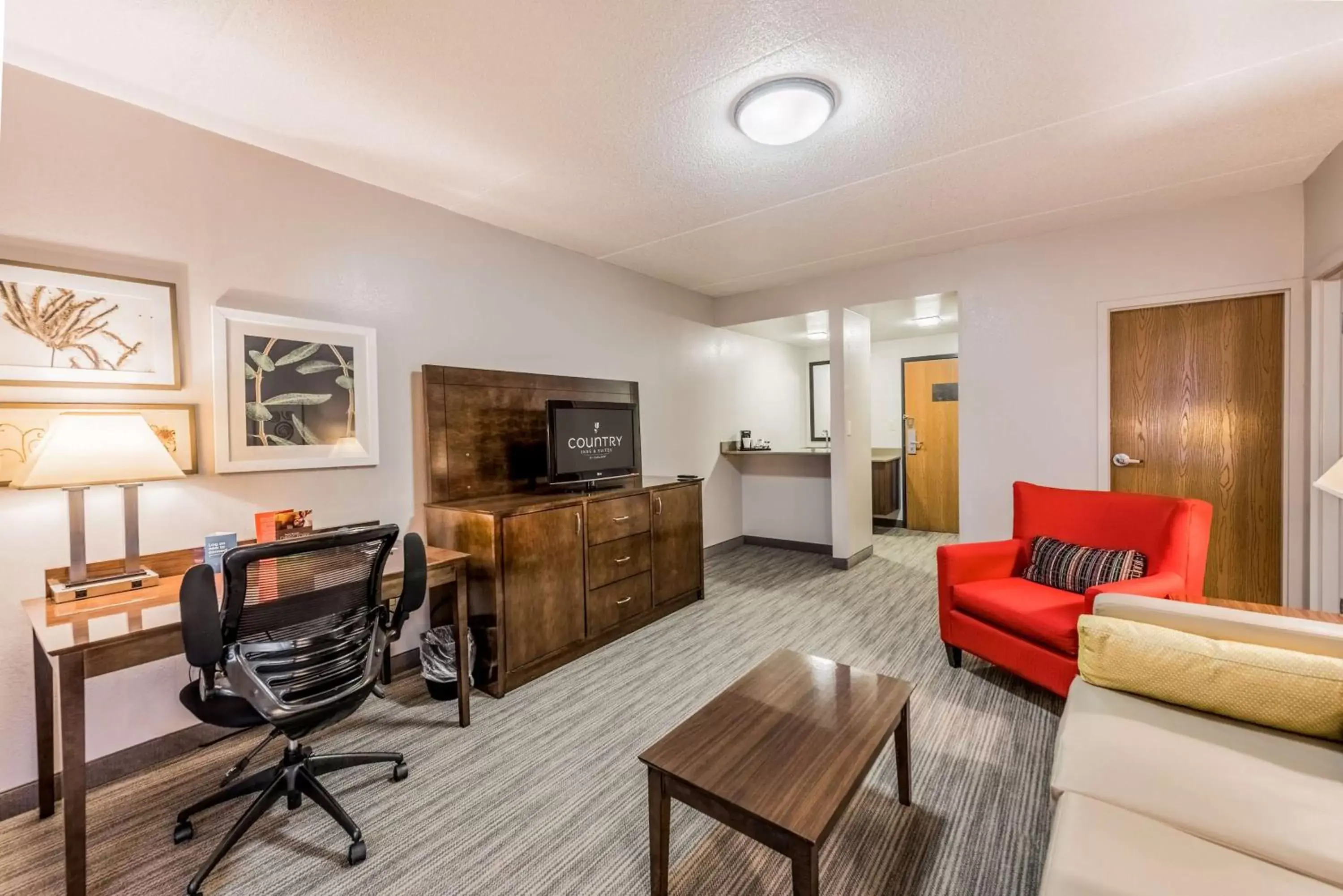 Photo of the whole room, Seating Area in Country Inn & Suites by Radisson, Cookeville, TN