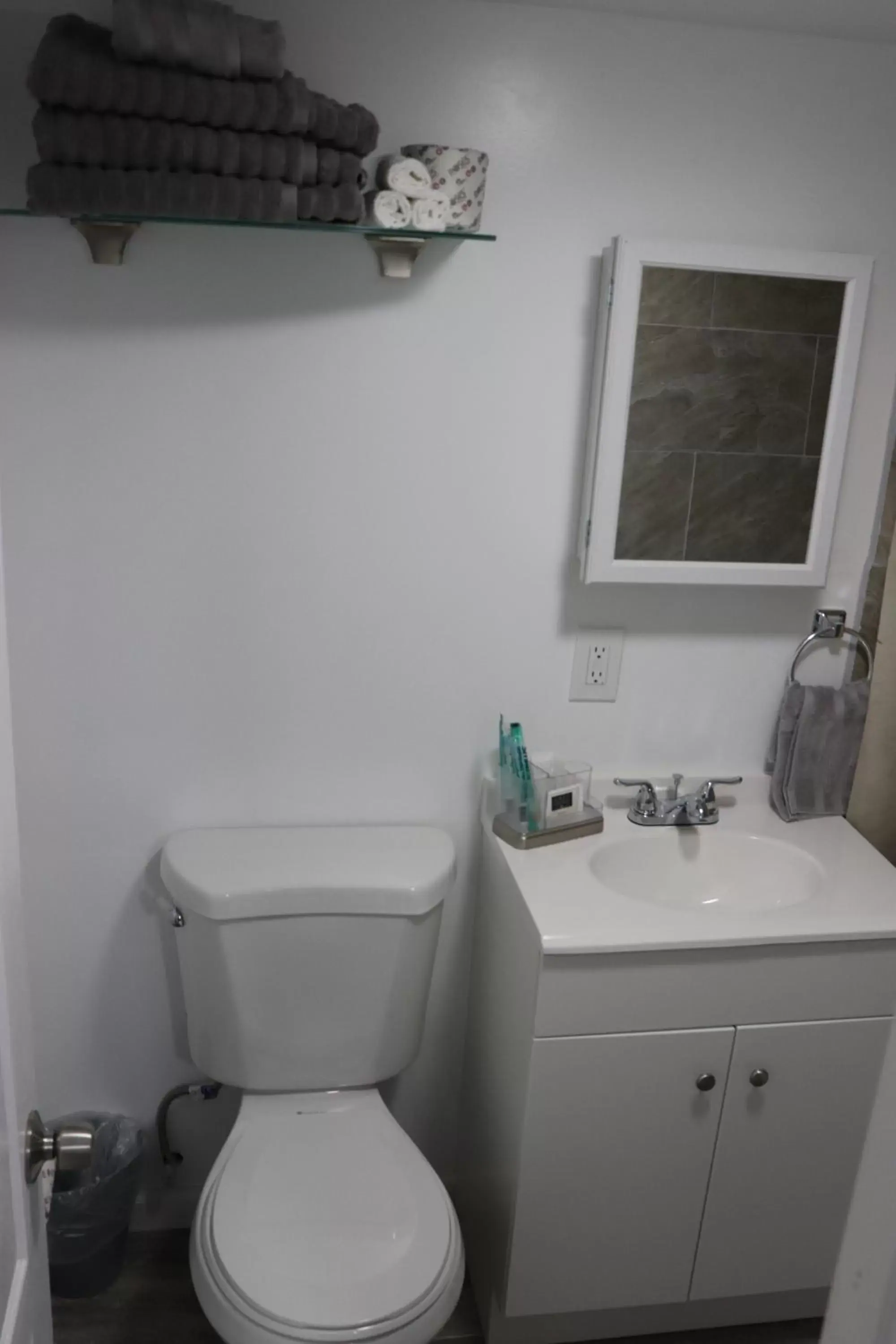 Bathroom in Reynolds House inn